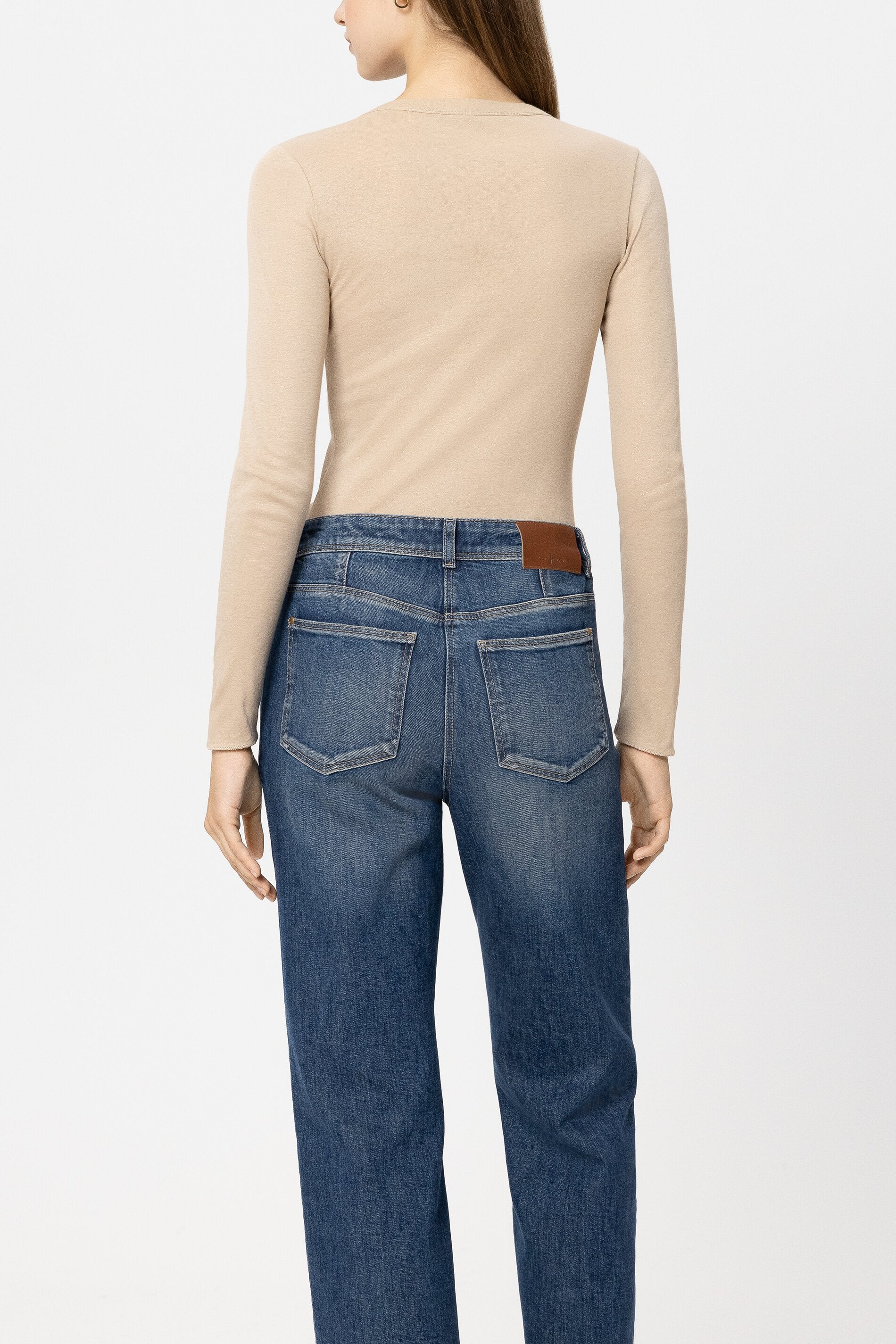 Glanz-Rundhalsshirt - soft camel - Standard | Model Rück