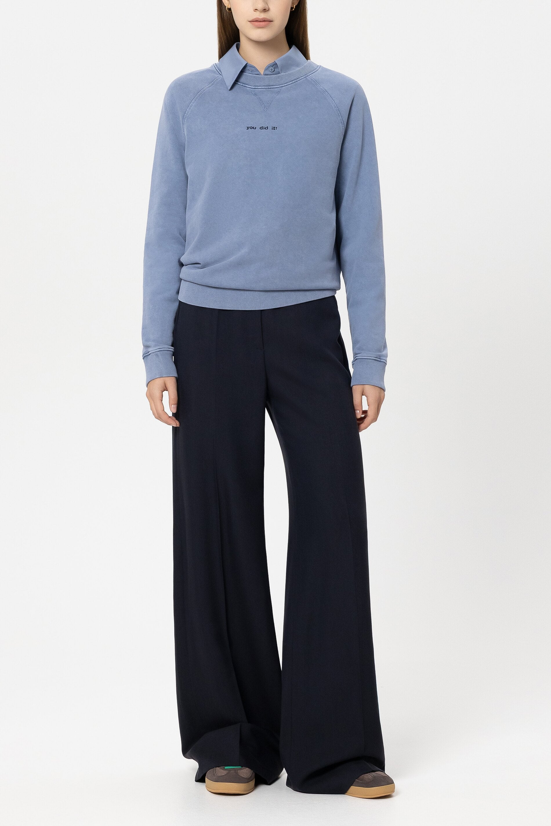 Baumwoll-Sweatshirt - casual blue - mit Stickerei / Straß | Model Front