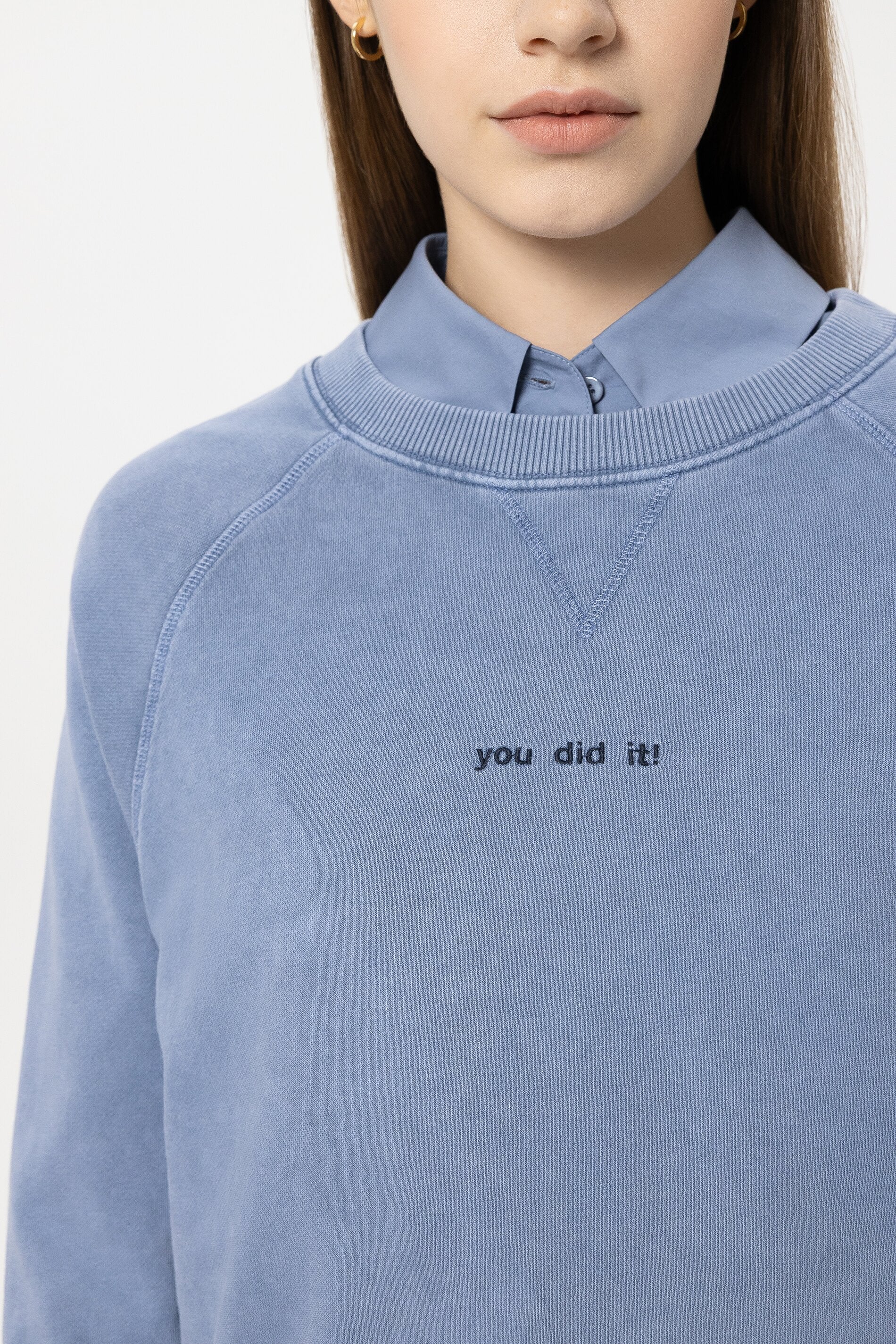 Baumwoll-Sweatshirt - casual blue - mit Stickerei / Straß | Model Detail