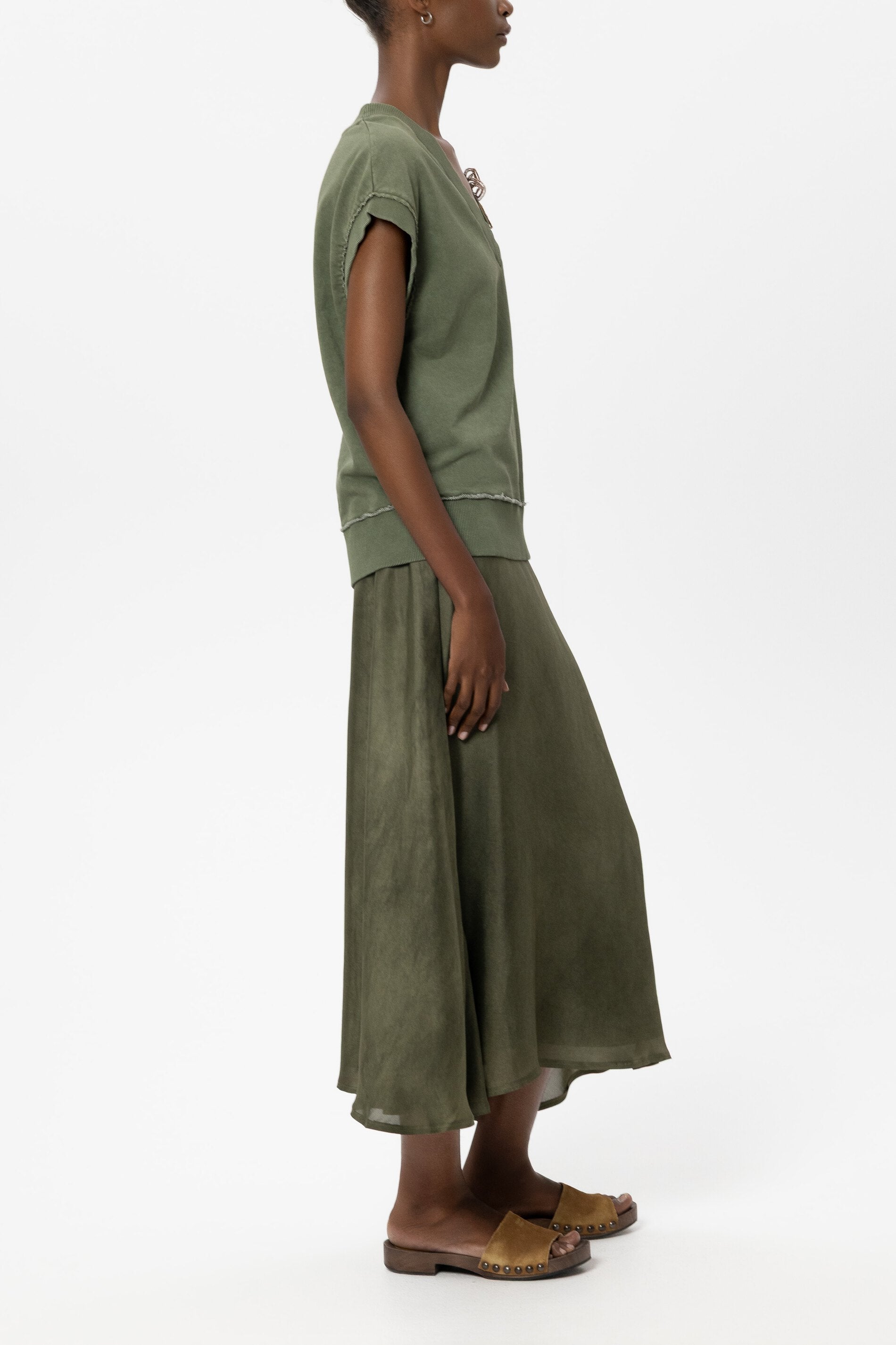 V-Neck-Sweatshirt - khaki - Standard | Model Seite