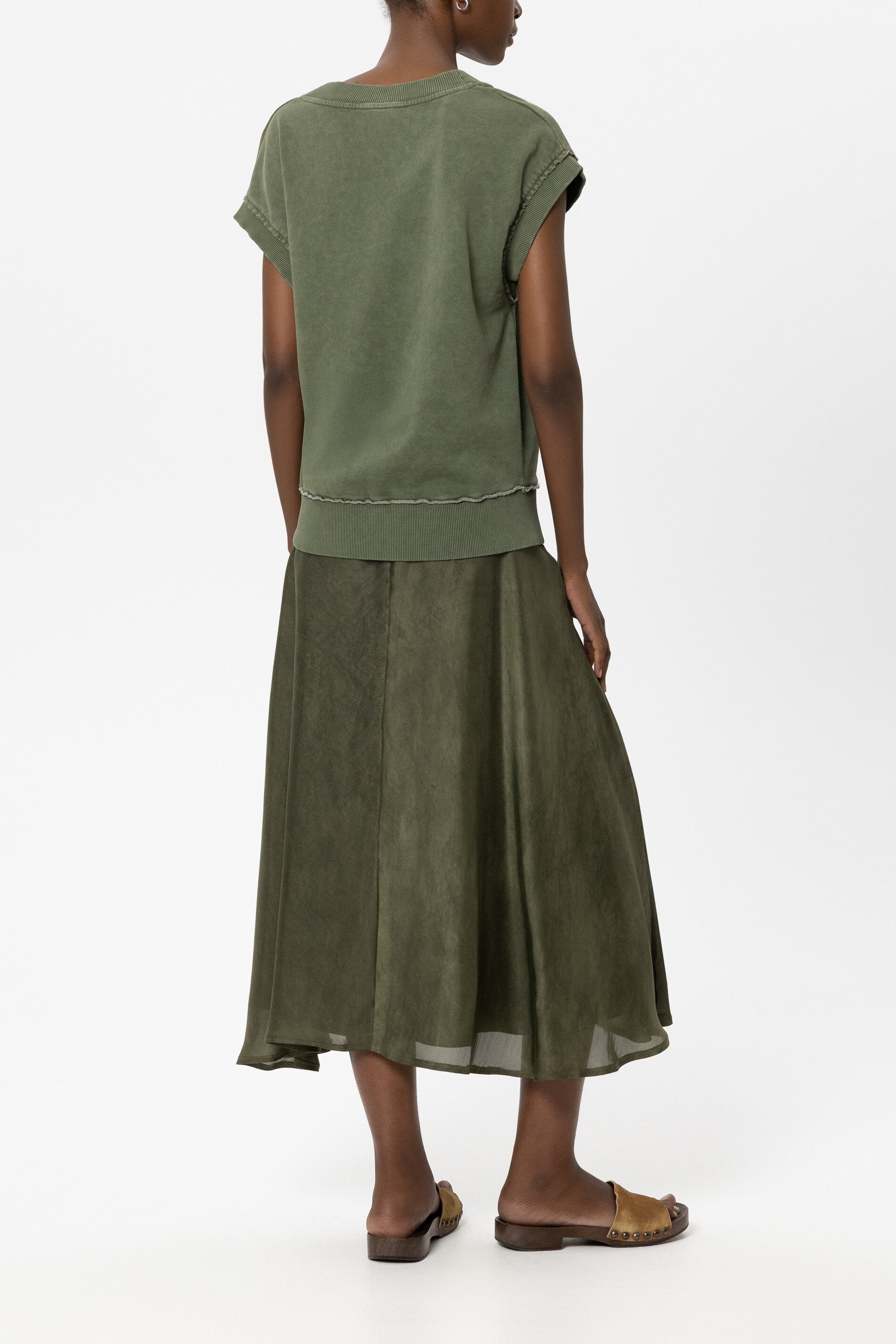 V-Neck-Sweatshirt - khaki - Standard | Model Rück