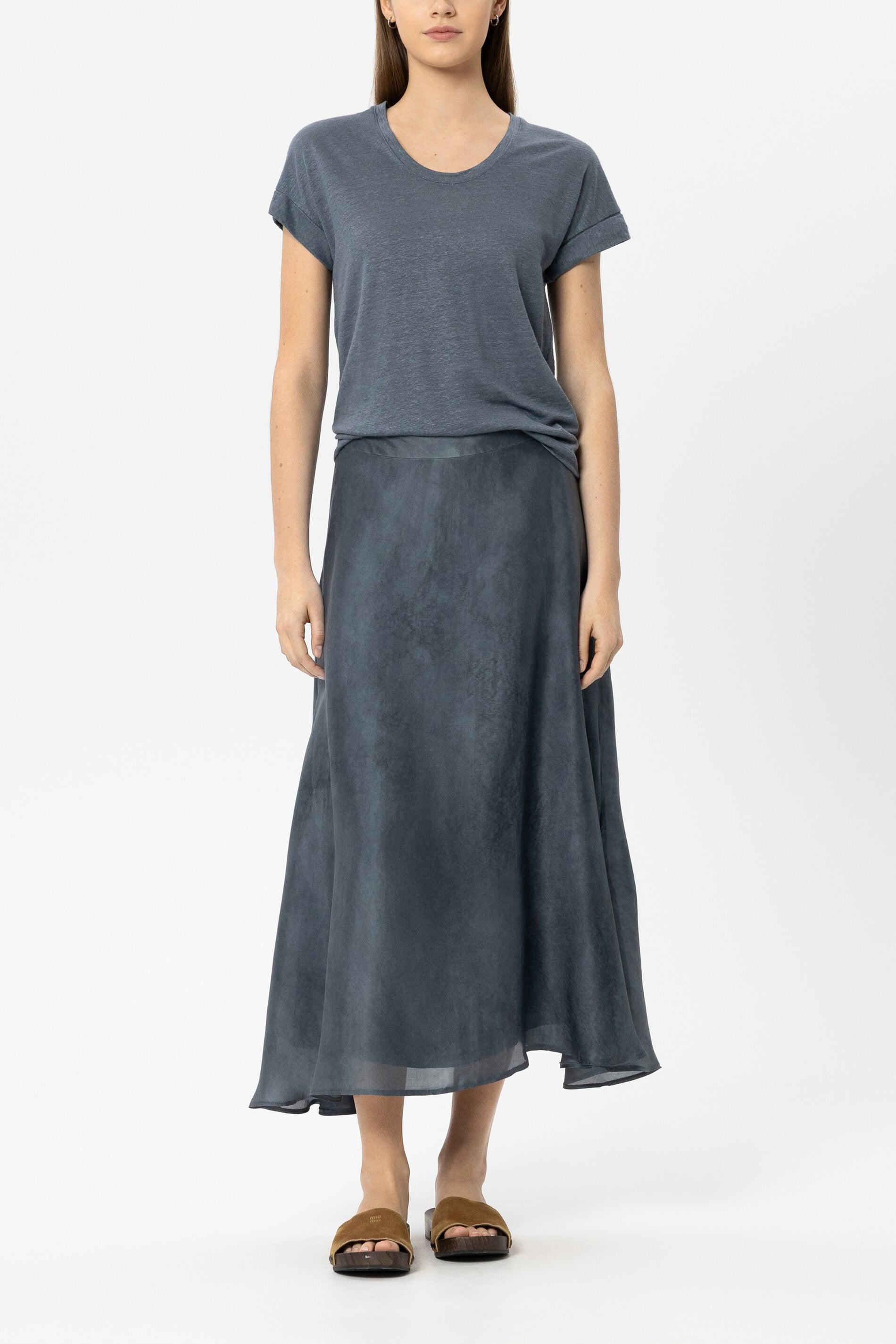 Leinen-T-Shirt - tinted blue - Standard | Model Front