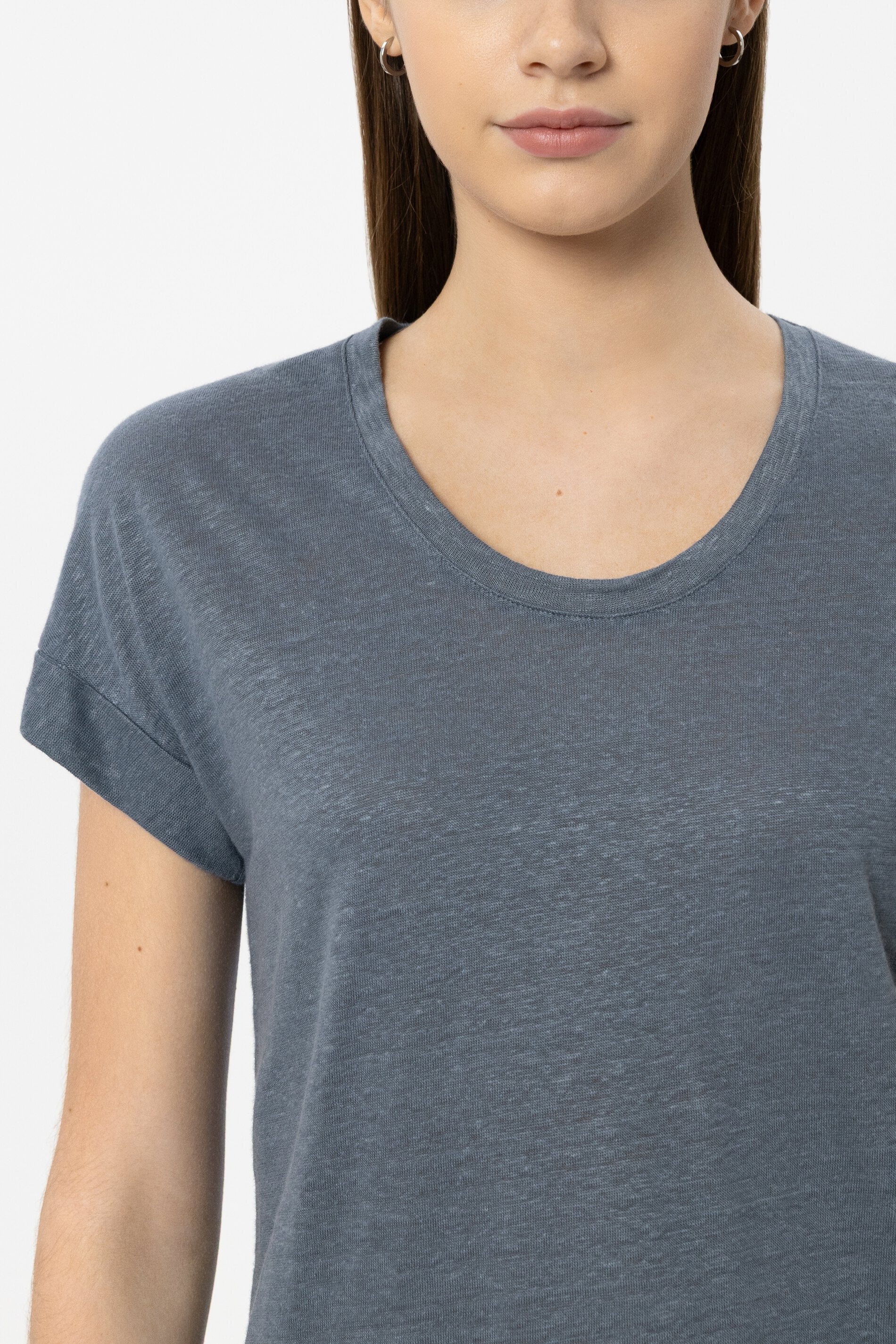 Leinen-T-Shirt - tinted blue - Standard | Model Detail