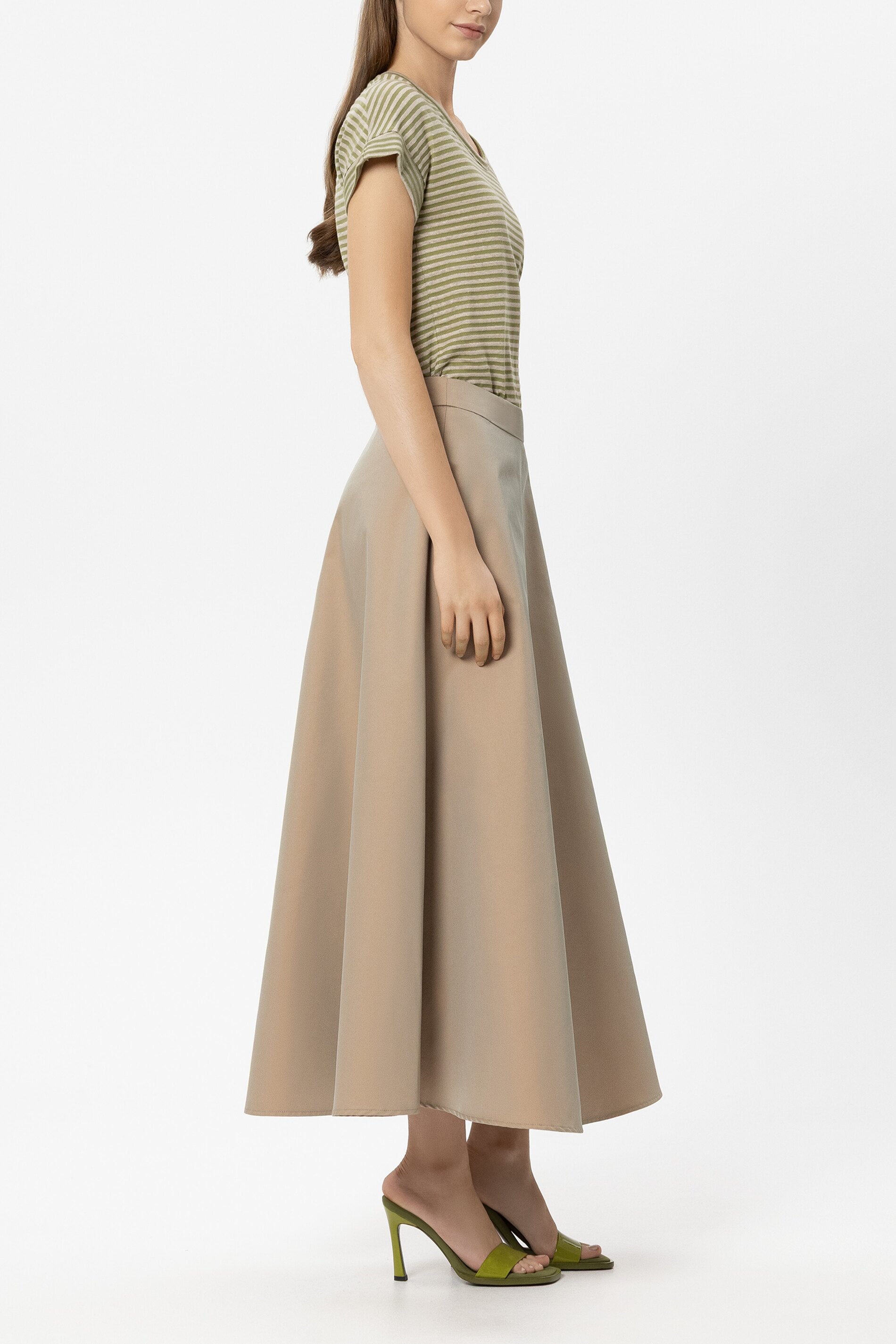 Leinen-Ringel-T-Shirt - sand / moss green - Standard | Model Seite