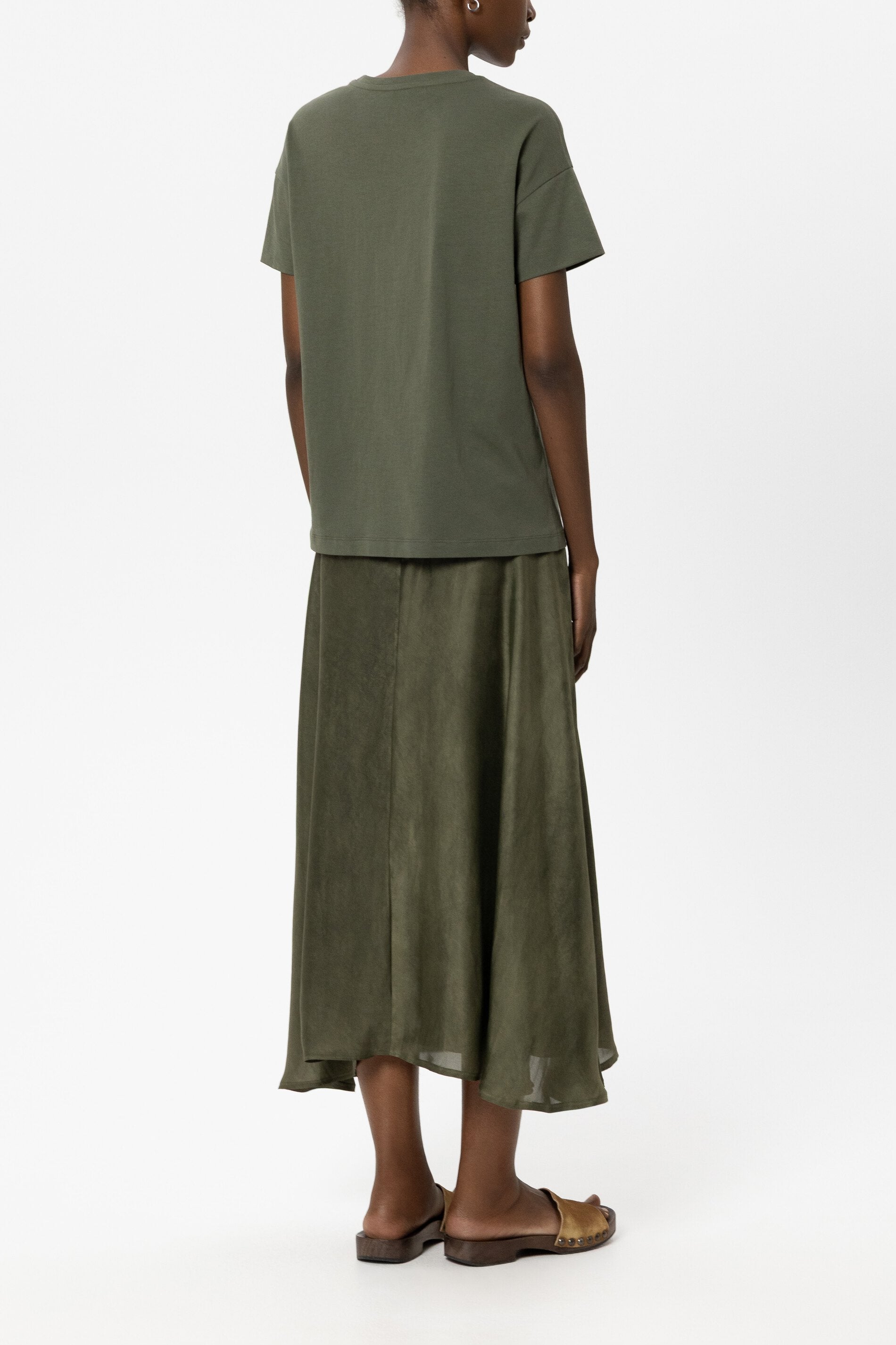 T-Shirt mit Blüten - khaki - Standard | Model Rück