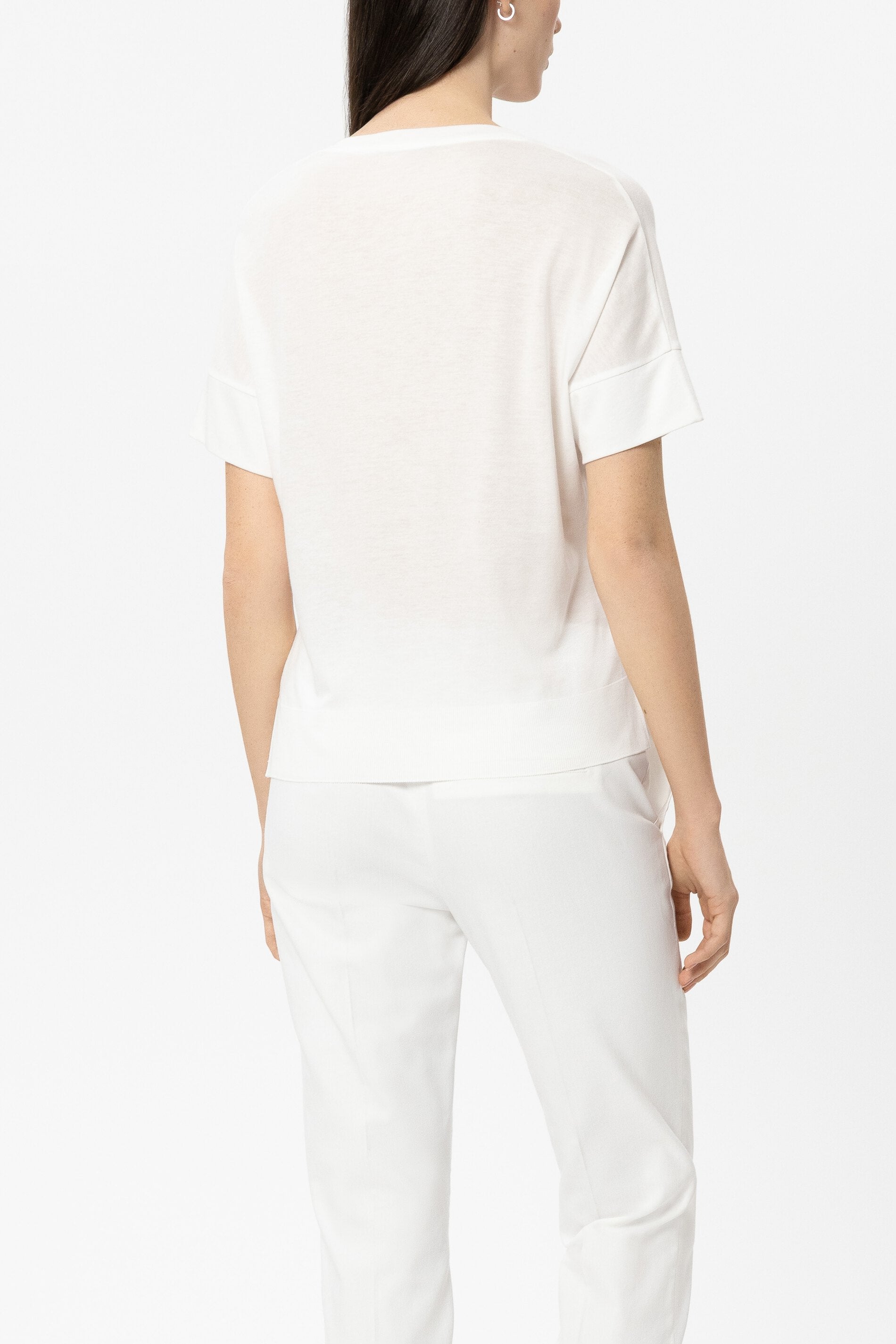 T-Shirt mit Ripp-Saum - white - Standard | Model Rück