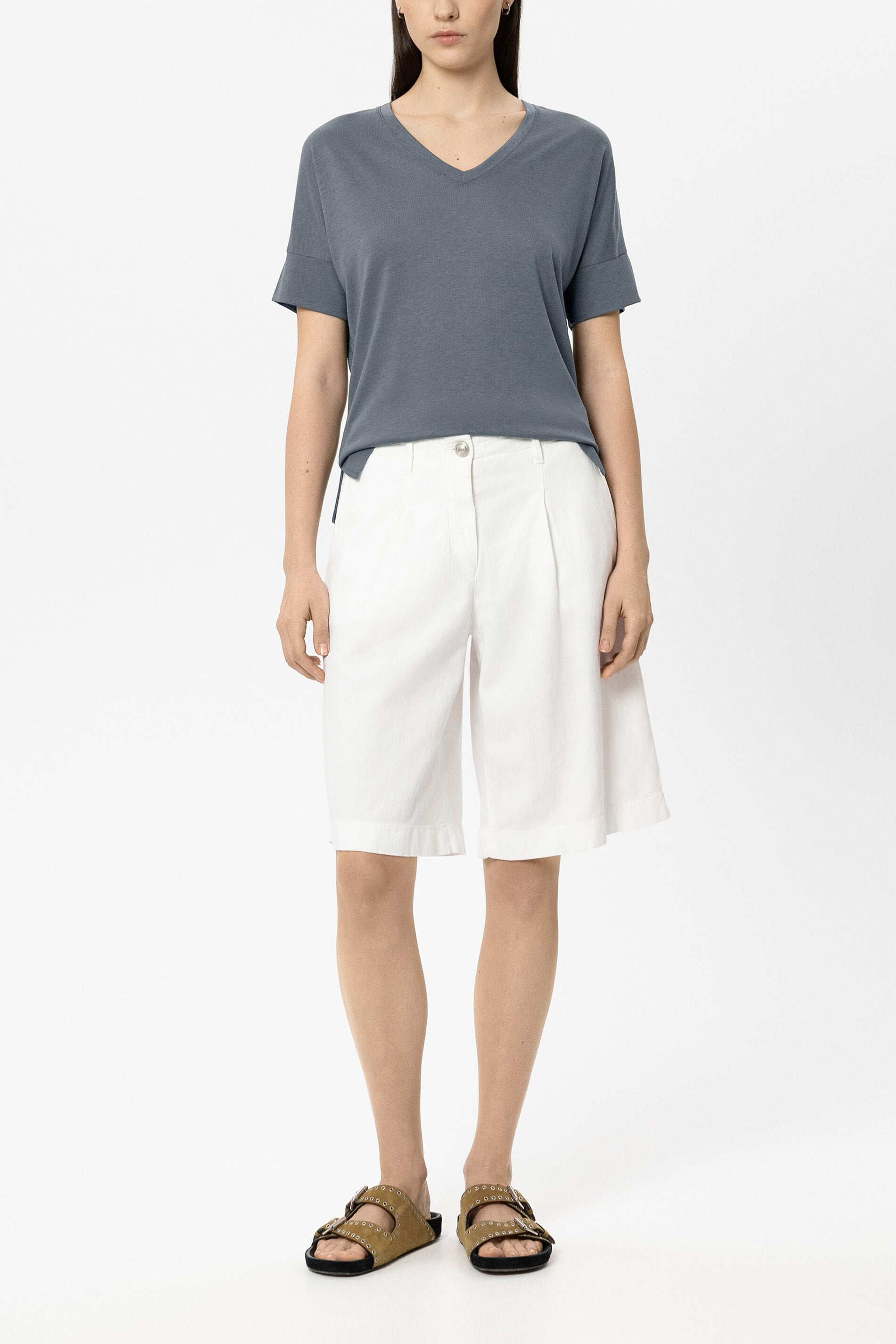 T-Shirt mit Ripp-Saum - tinted blue - Standard | Model Front