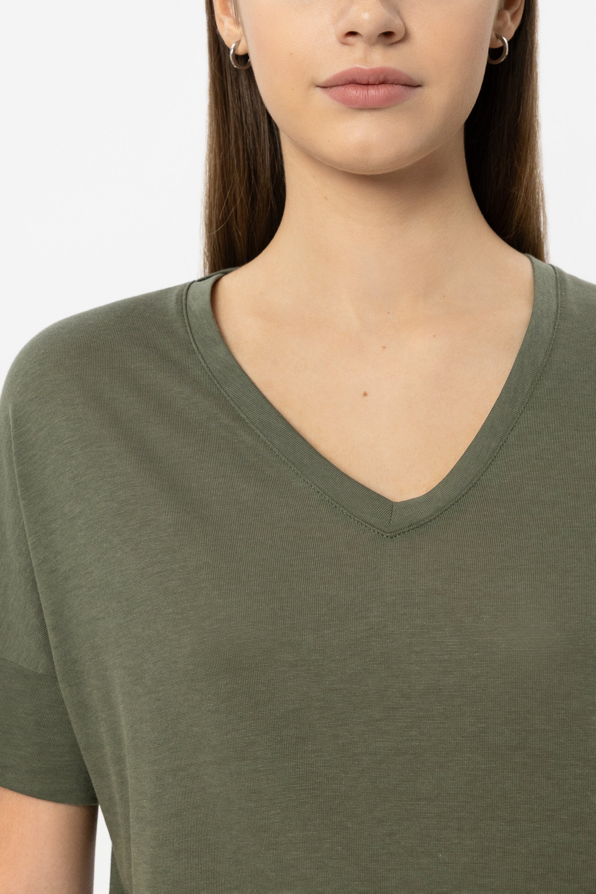 T-Shirt mit Ripp-Saum - khaki - Standard | Model Detail