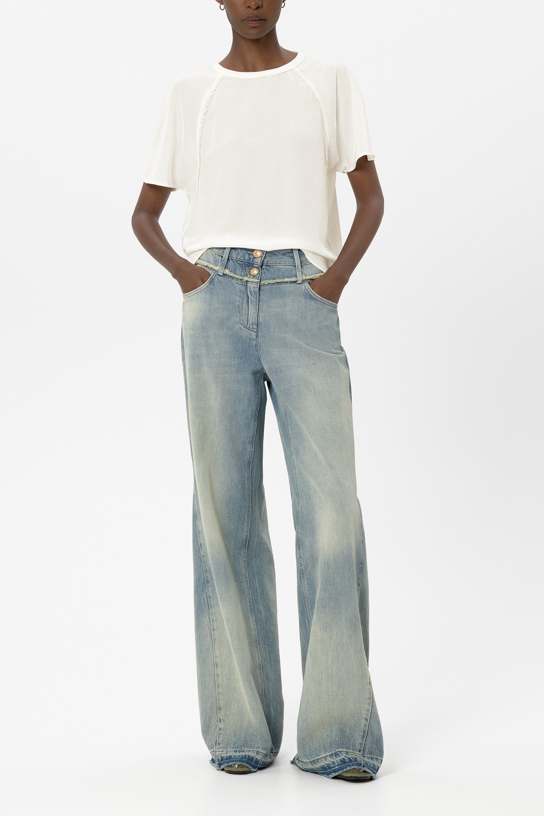 T-Shirt mit Rück-Patch - off white - Standard | Model Front