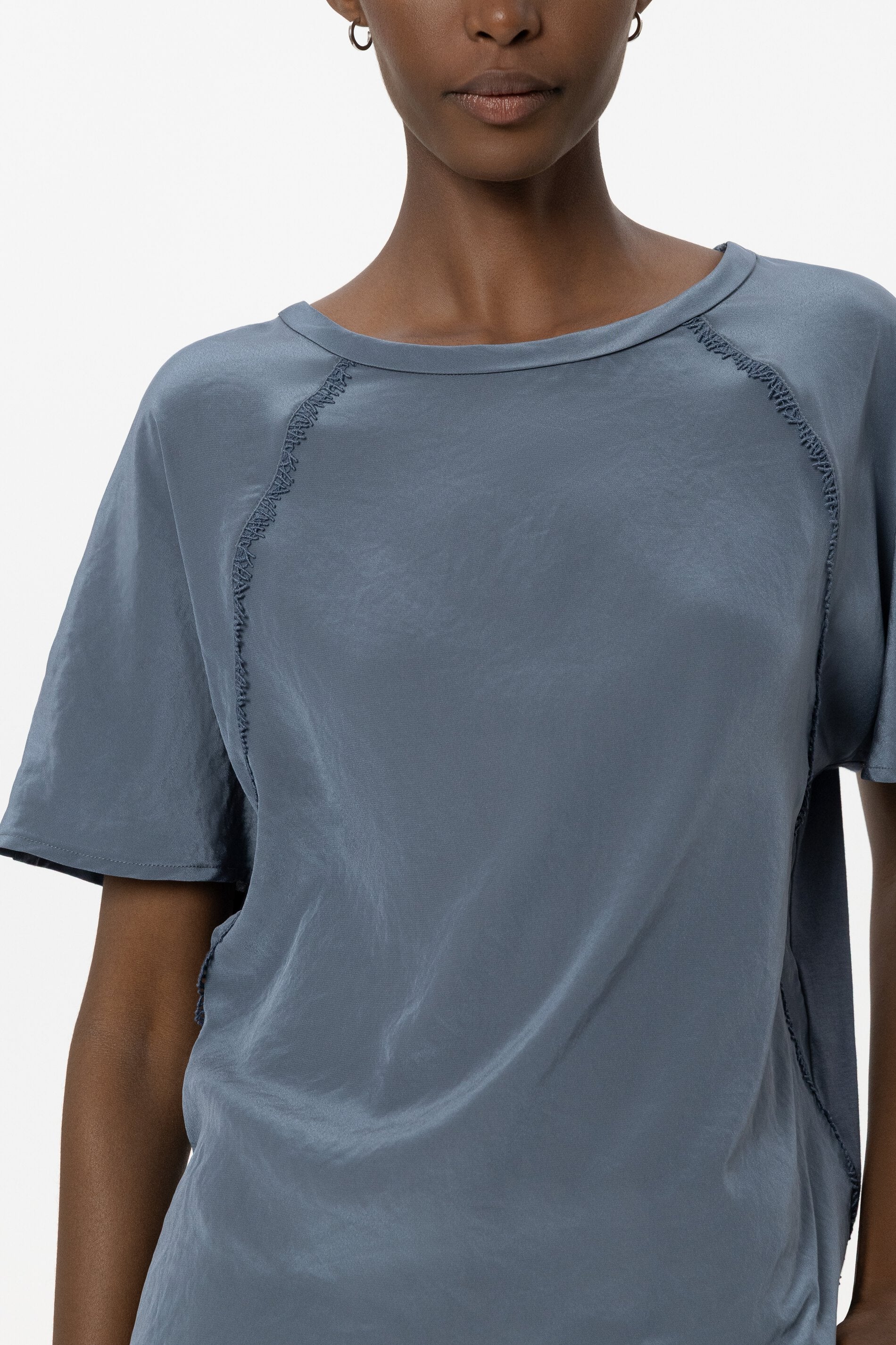 T-Shirt mit Rück-Patch - khaki - Standard | Model Detail