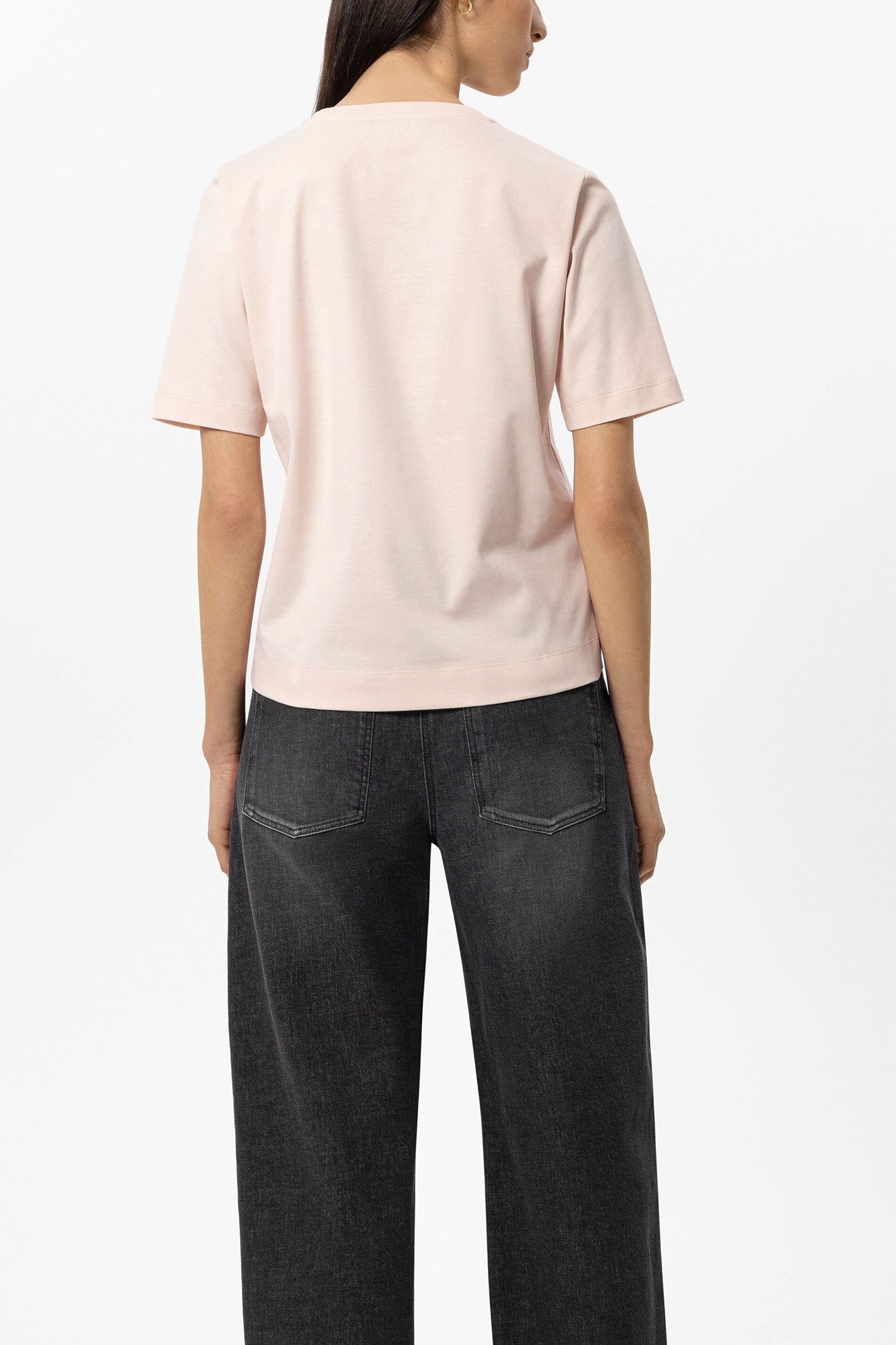 T-Shirt aus Organic-Cotton - powder - Standard | Model Rück