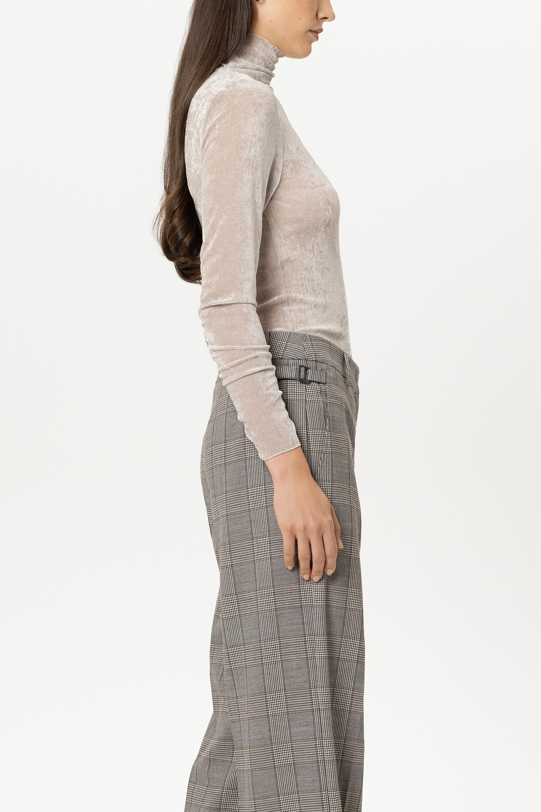 Samt-Turtleneck-Shirt - pearl - Standard | Model Seite