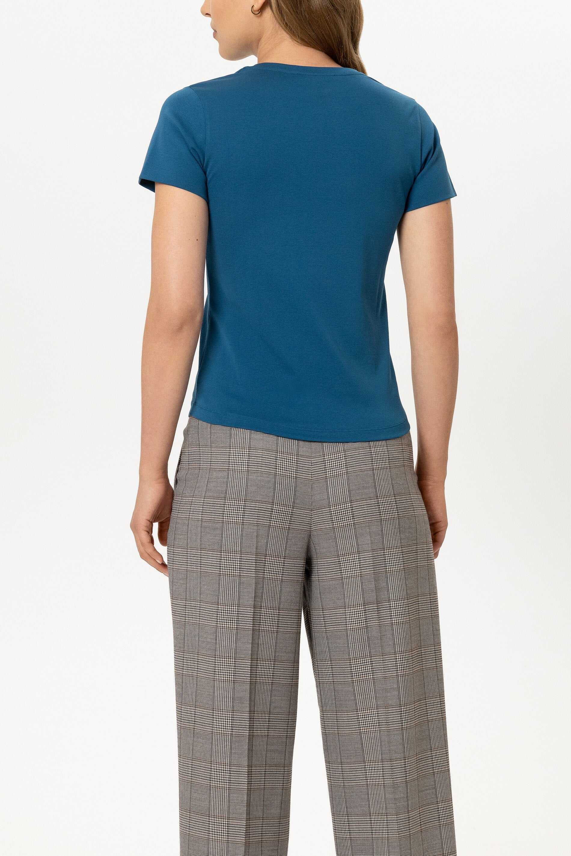 Basic-T-Shirt - sapphire - Standard | Model Rück