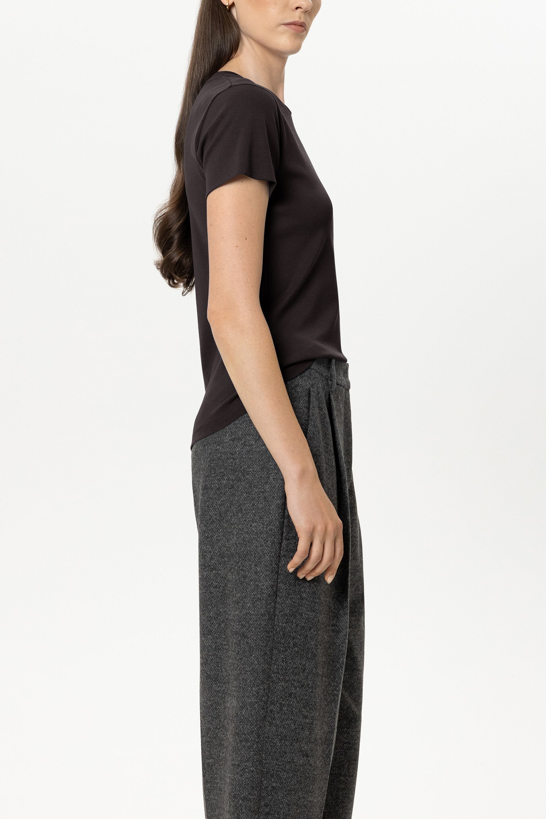 Basic-T-Shirt - truffle - Standard | Model Seite