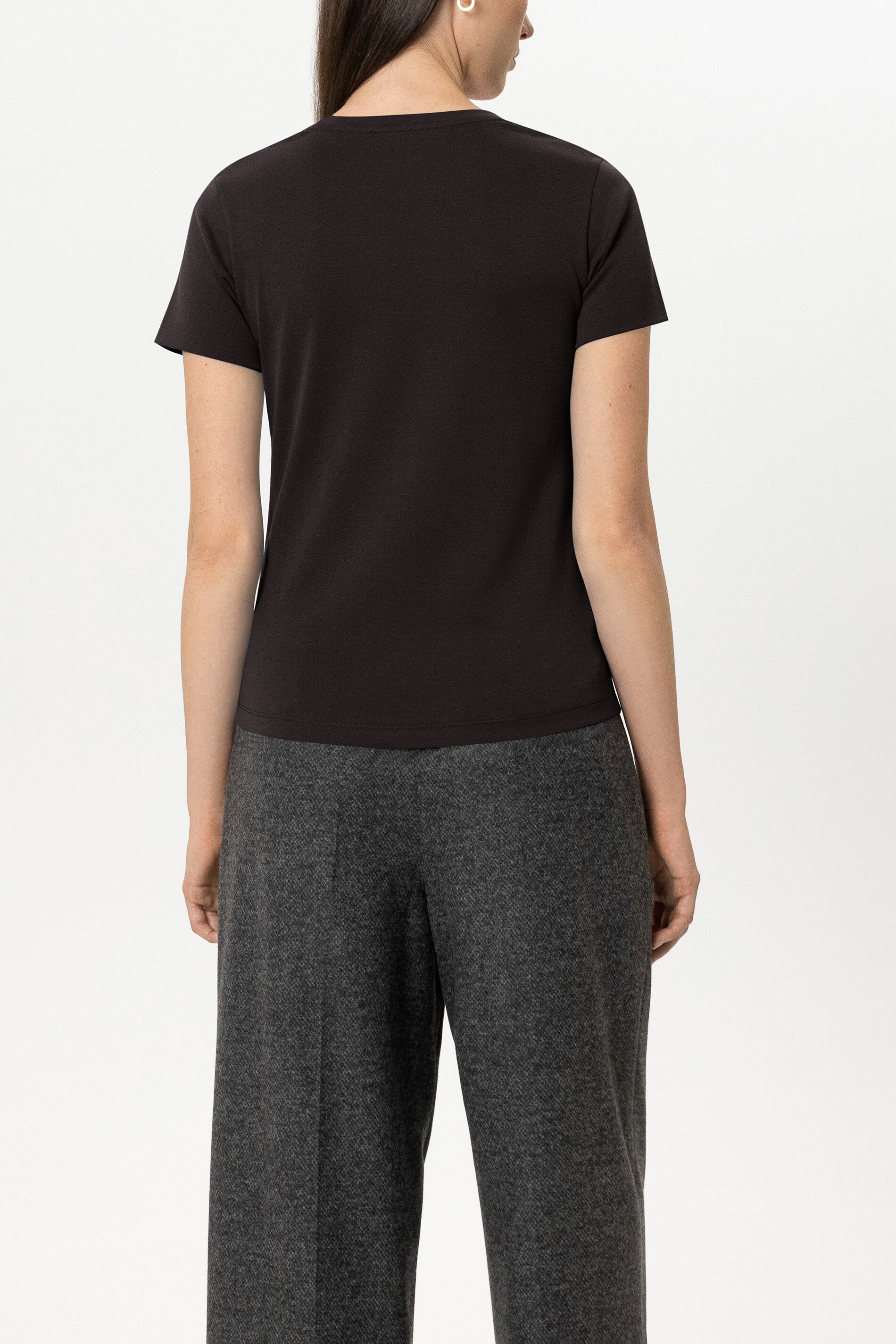 Basic-T-Shirt - truffle - Standard | Model Rück