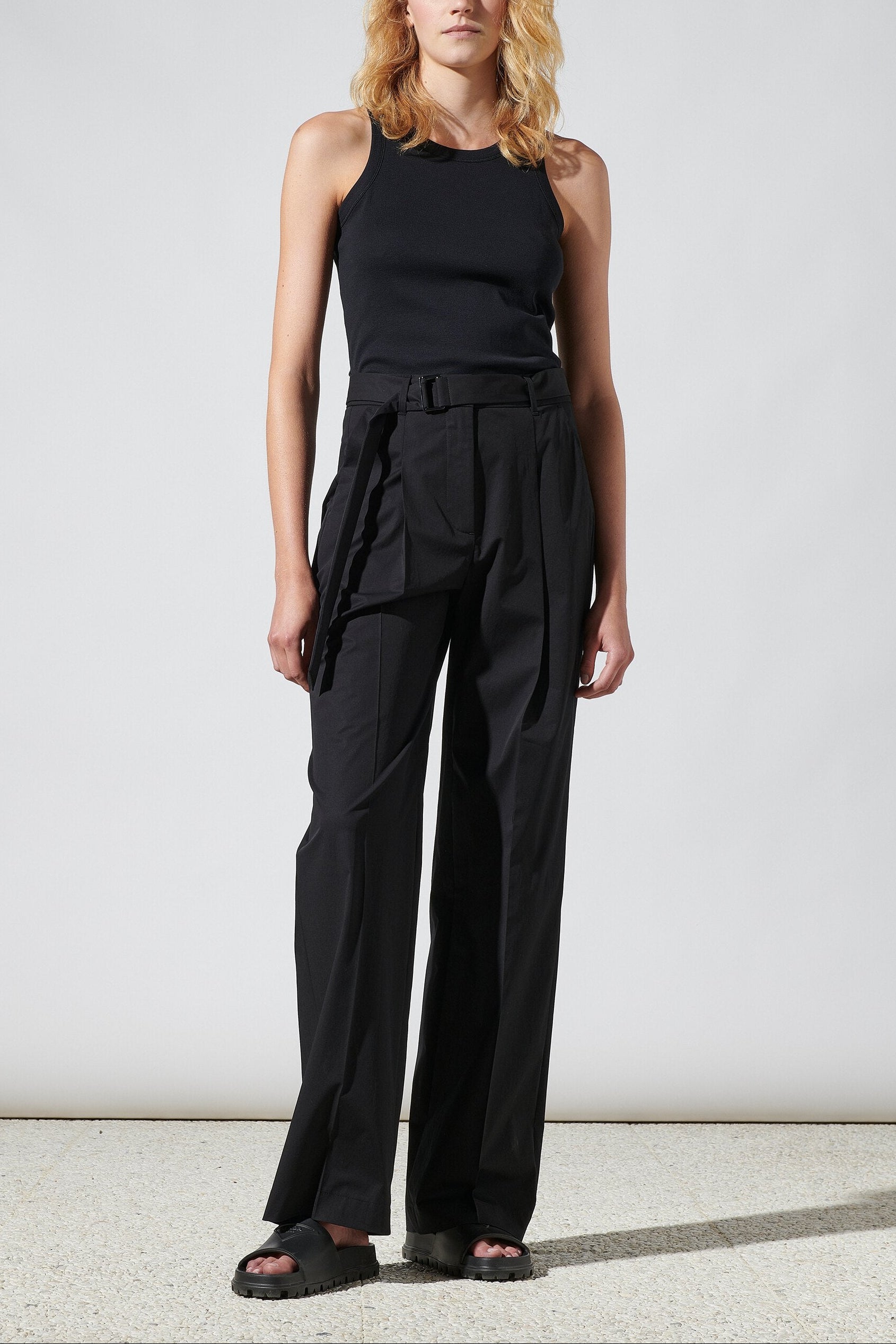 Tanktop aus Organic-Cotton - deep black - Standard | Model Front