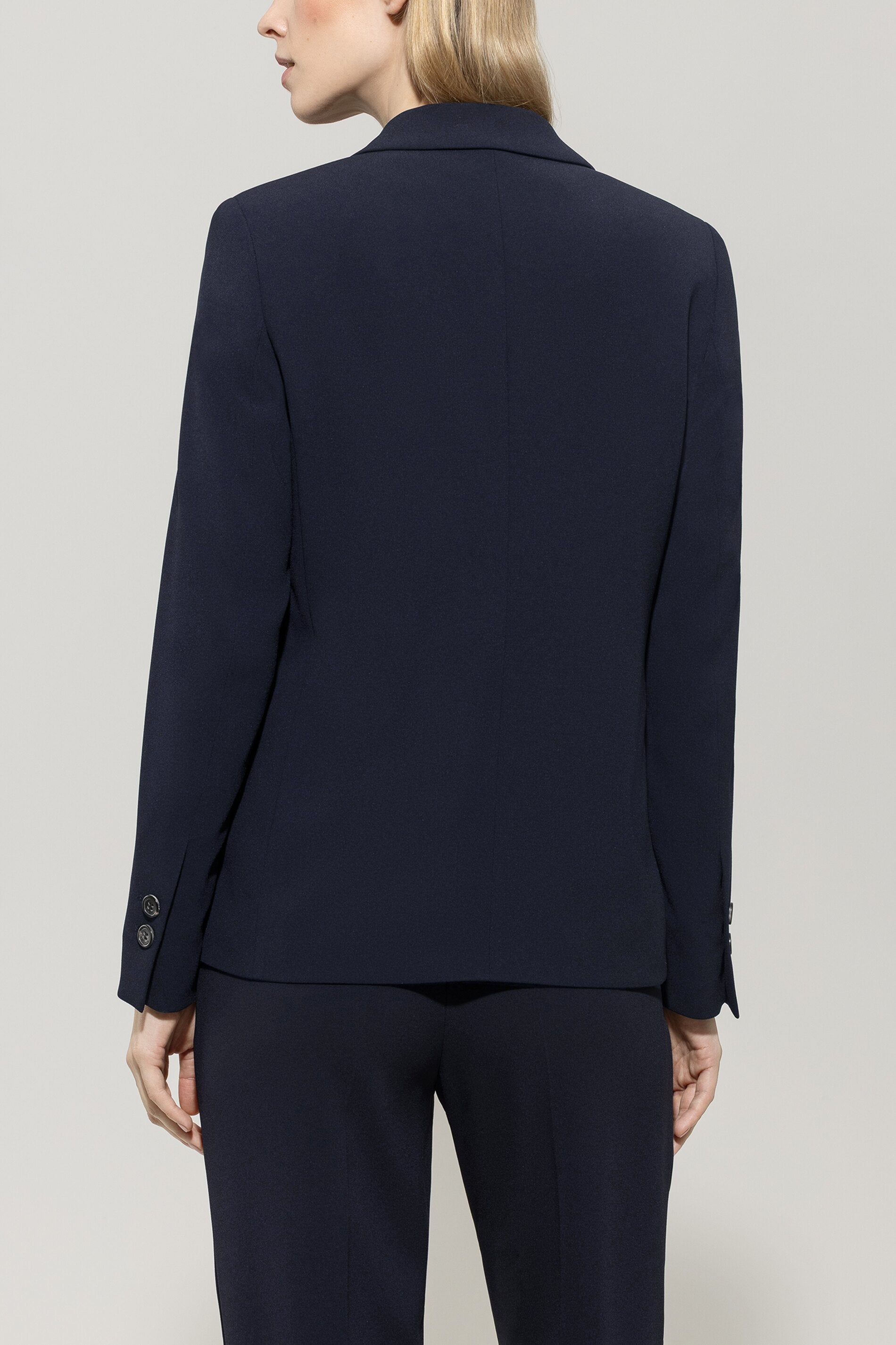Blazer aus Techno-Sablé - dark navy - Standard | Model Rück