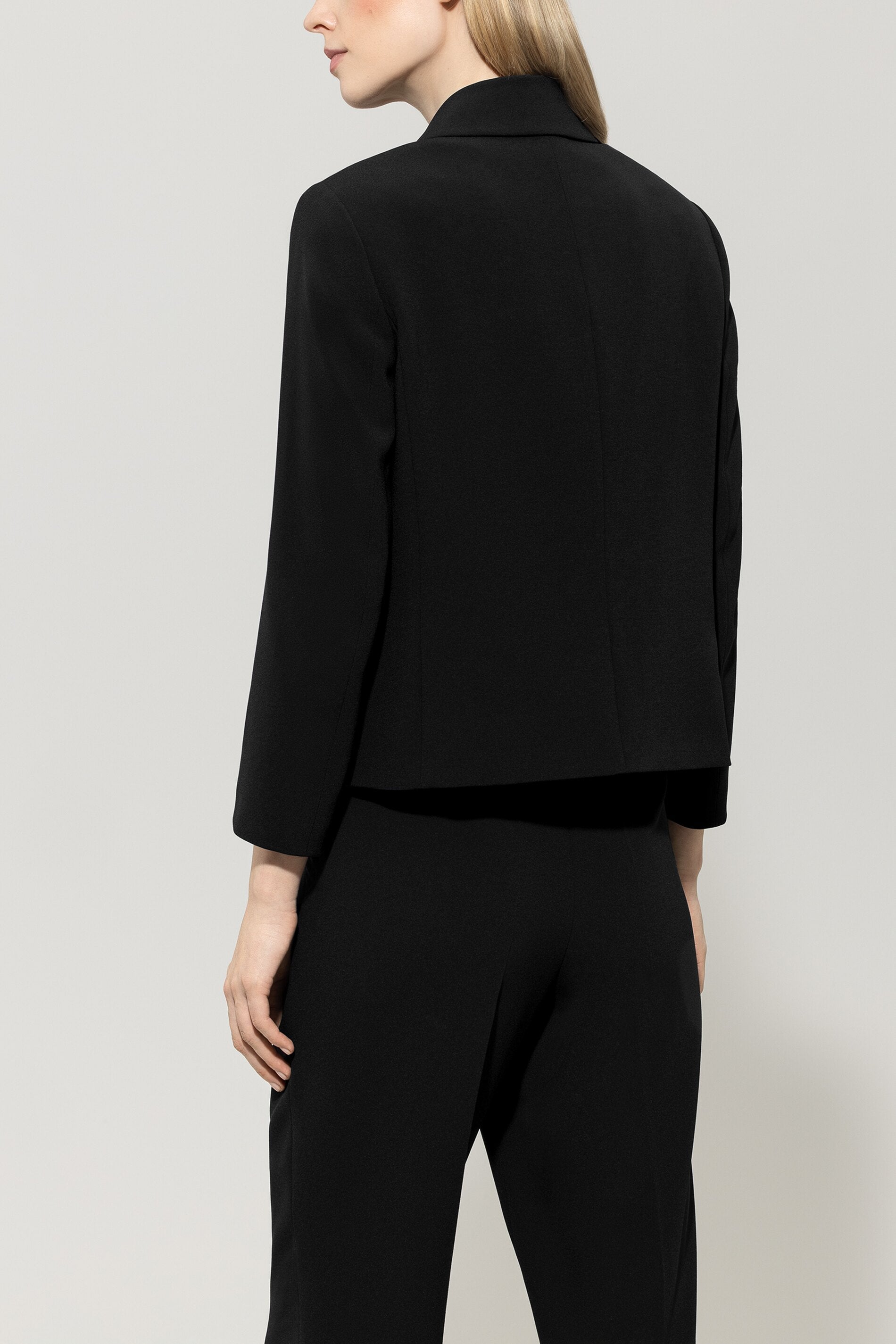 Blazer aus Techno-Sablé - deep black - Standard | Model Rück