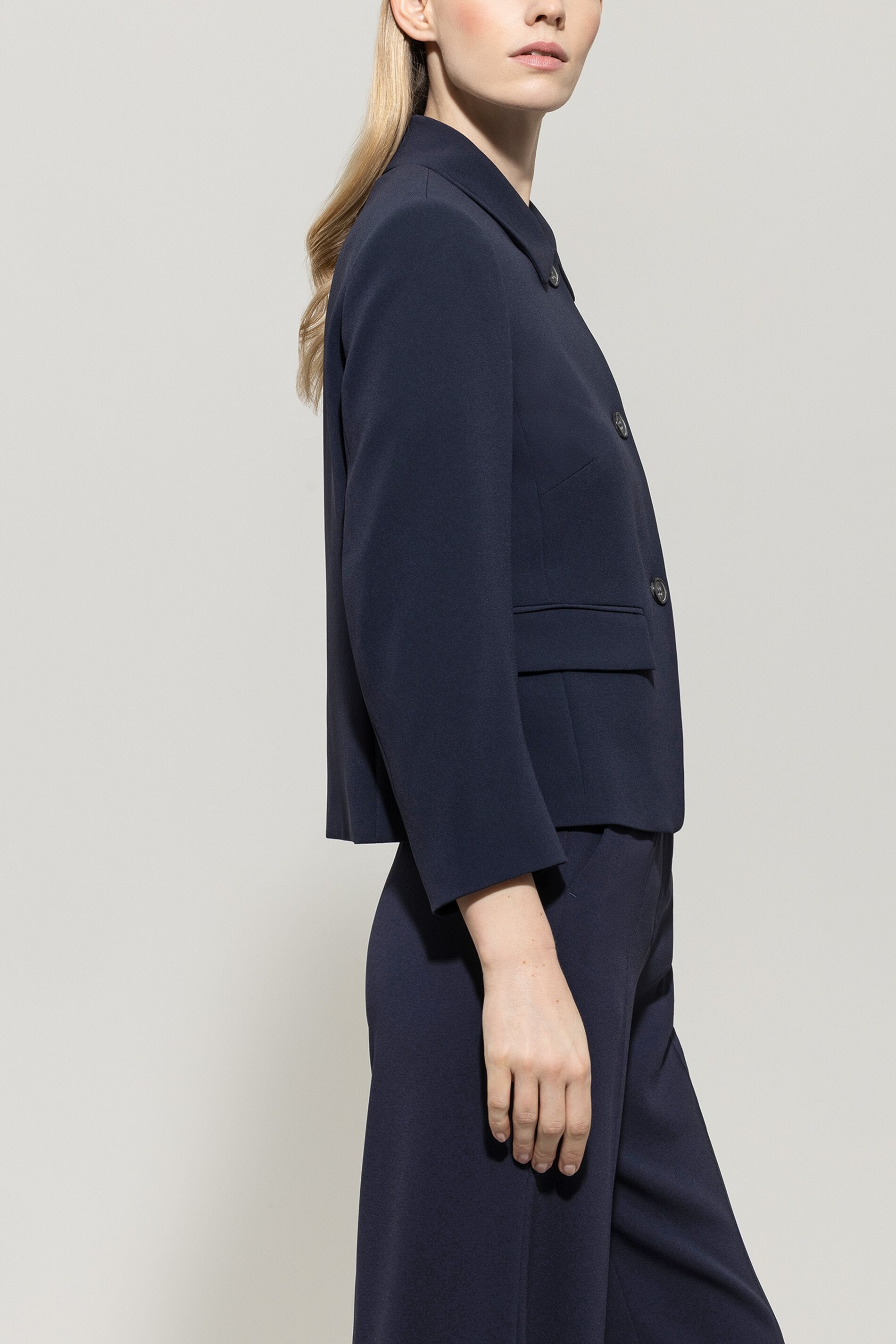 Blazer aus Techno-Sablé - dark navy - Standard | Model Seite