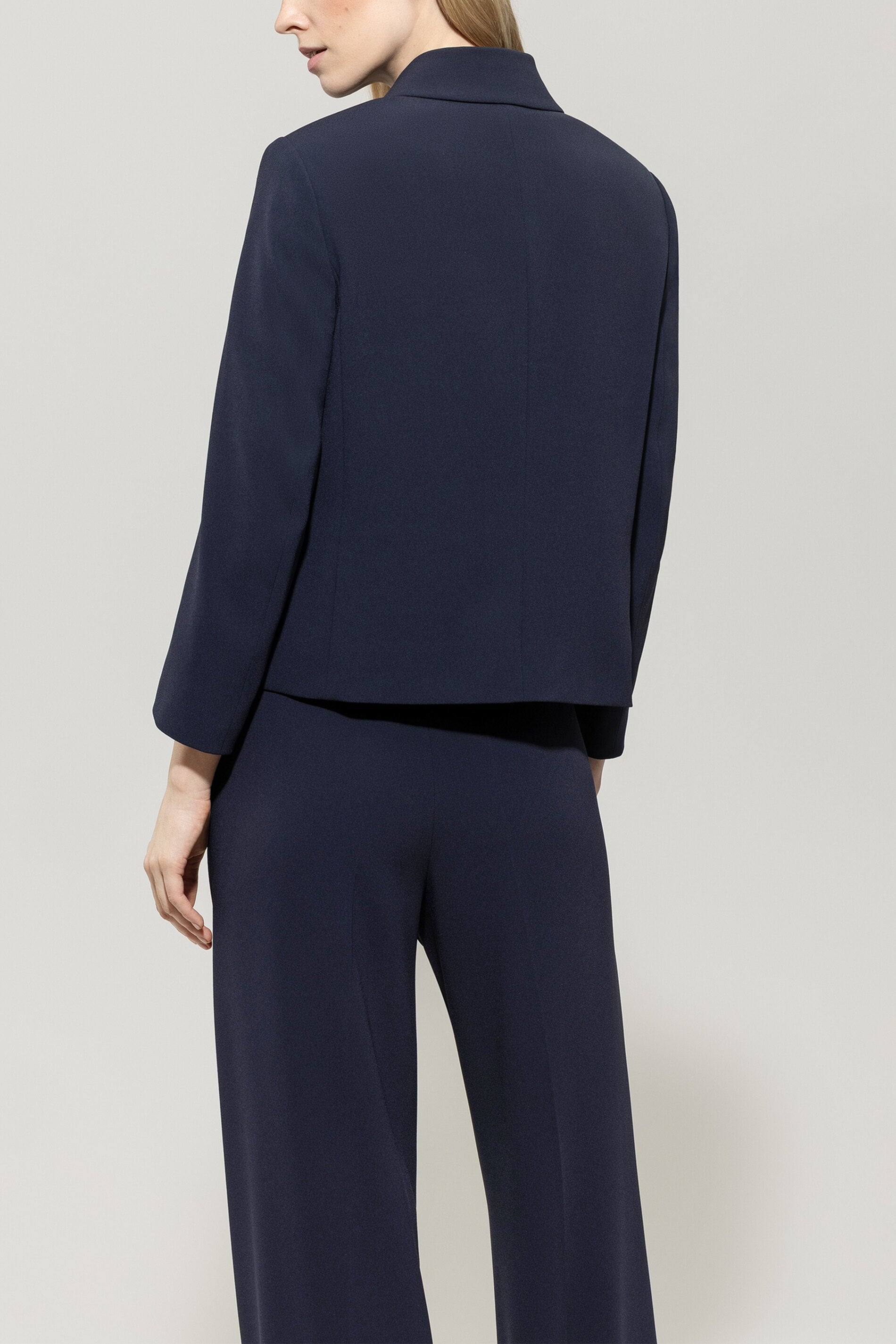 Blazer aus Techno-Sablé - dark navy - Standard | Model Rück