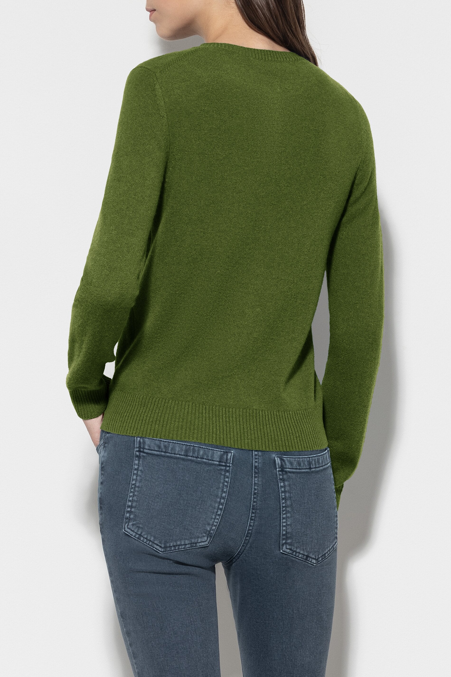 Cardigan aus Kaschmir-Mix - moss green - Standard | Model Rück