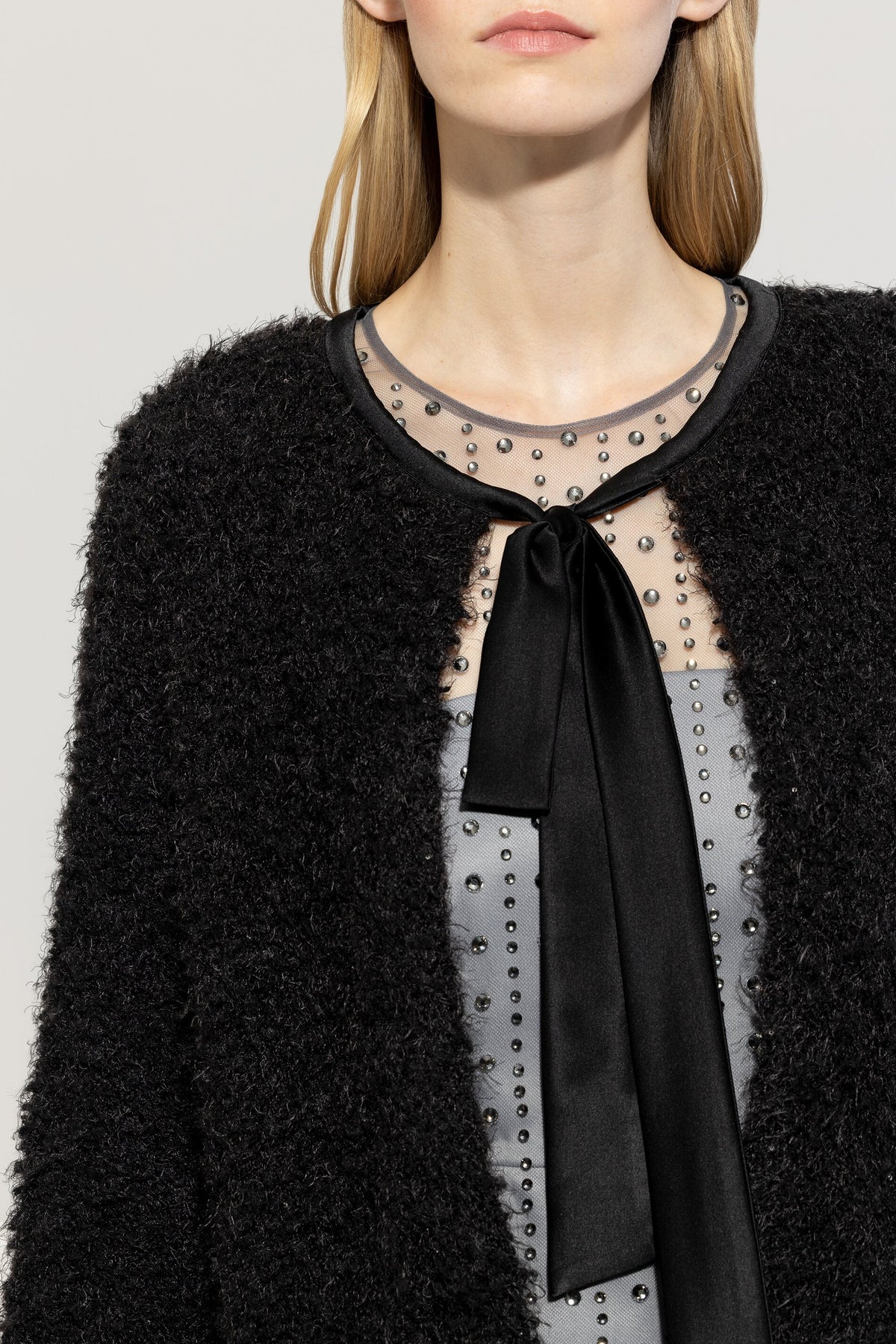 Cardigan in Fringe-Tweed - deep black - Standard | Model Detail