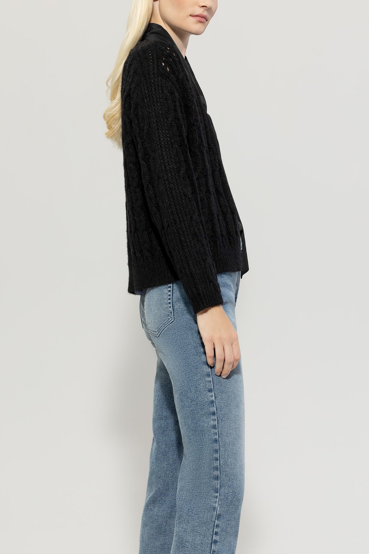 Cardigan aus Woll-Mix - deep black - Standard | Model Seite