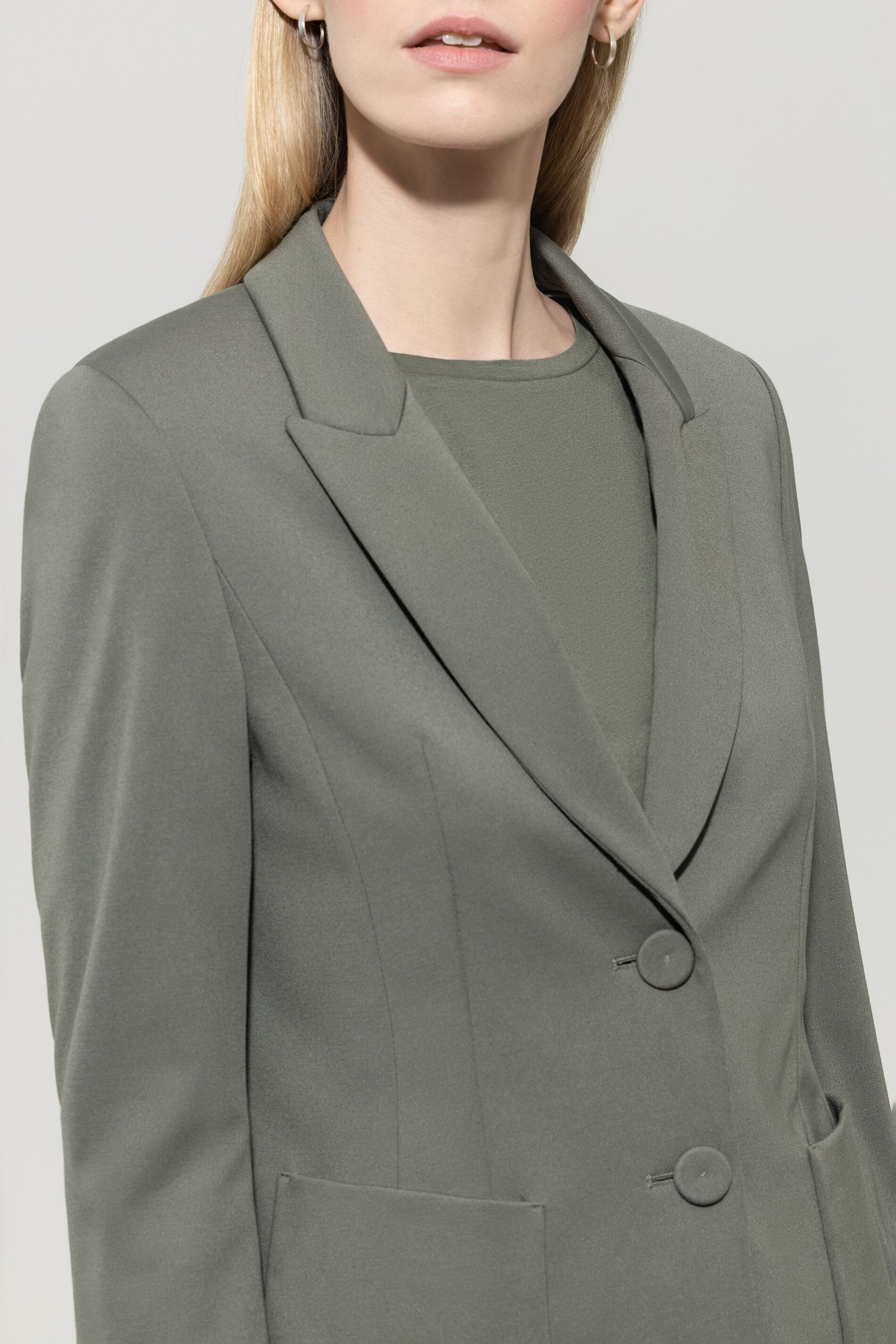 Blazer aus Punto-Milano - cool khaki - Standard | Model Detail