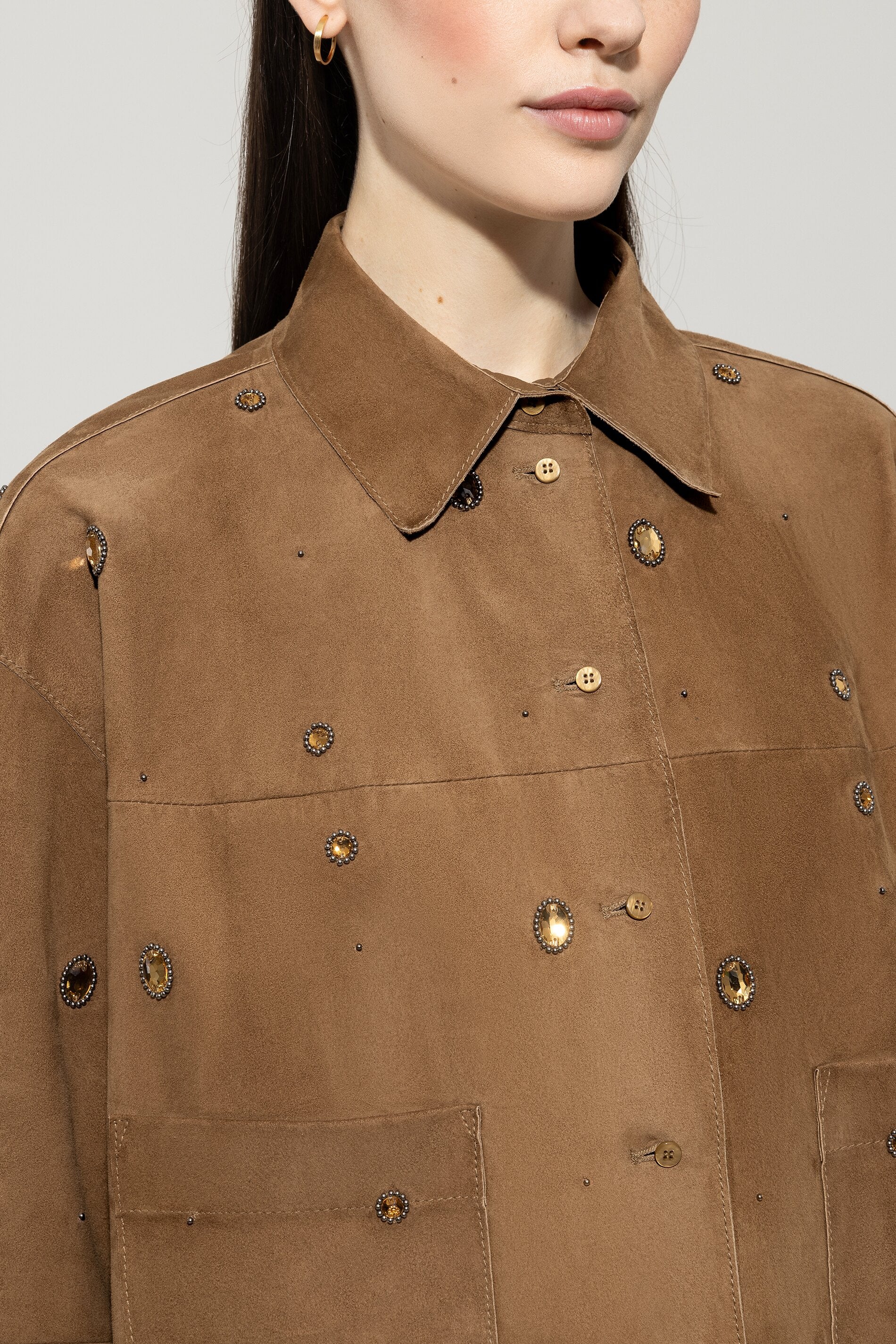 Veloursleder-Hemdjacke - hanf - mit Stickerei / Straß | Model Detail