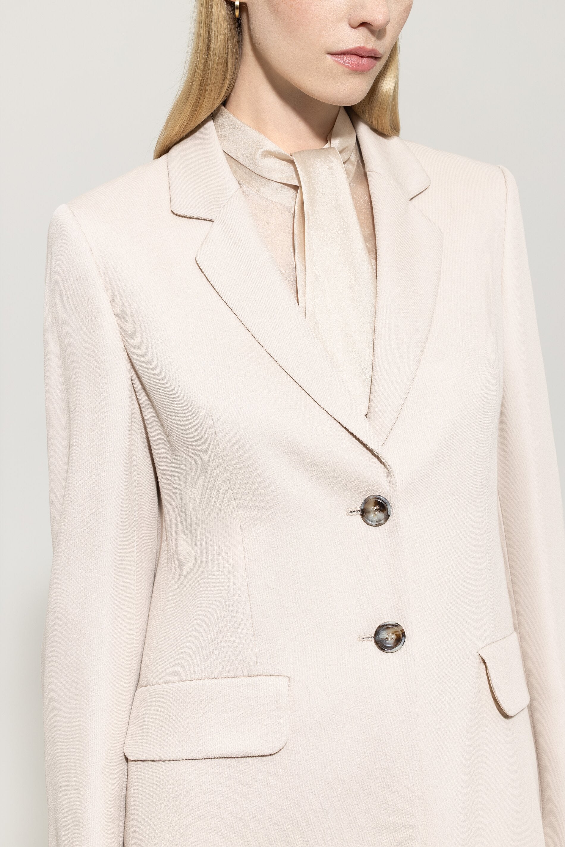 Gabardine-Blazer - silky cream - Standard | Model Detail