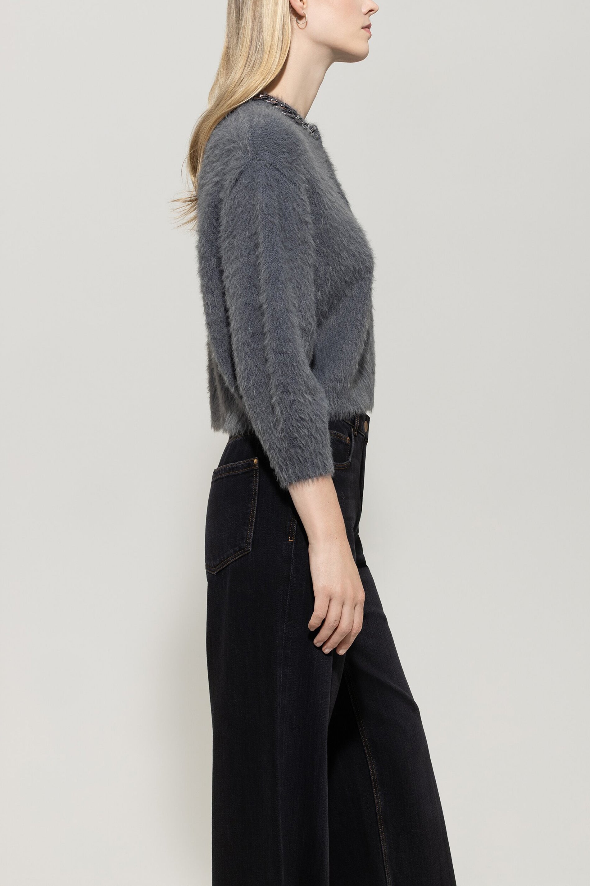 Cardigan mit Chunky-Chain - urban grey - Standard | Model Seite