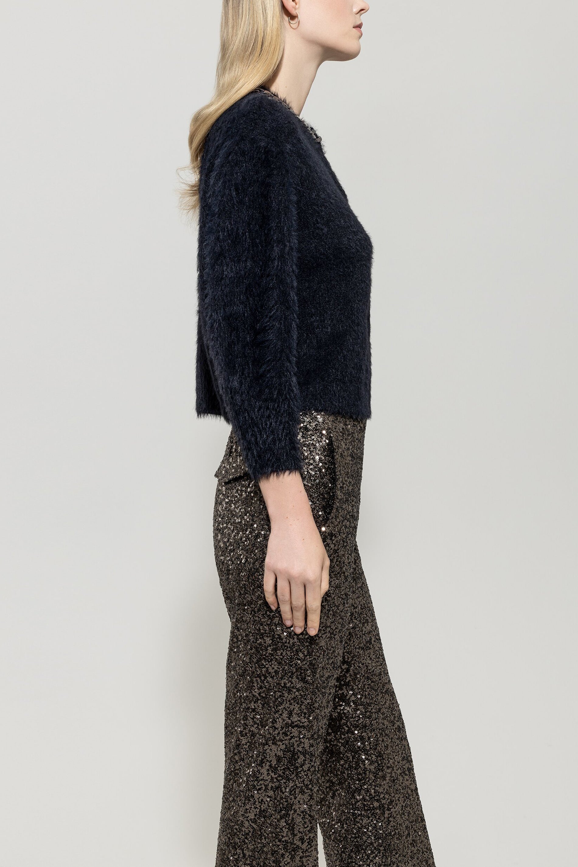 Cardigan mit Chunky-Chain - deep black - Standard | Model Seite