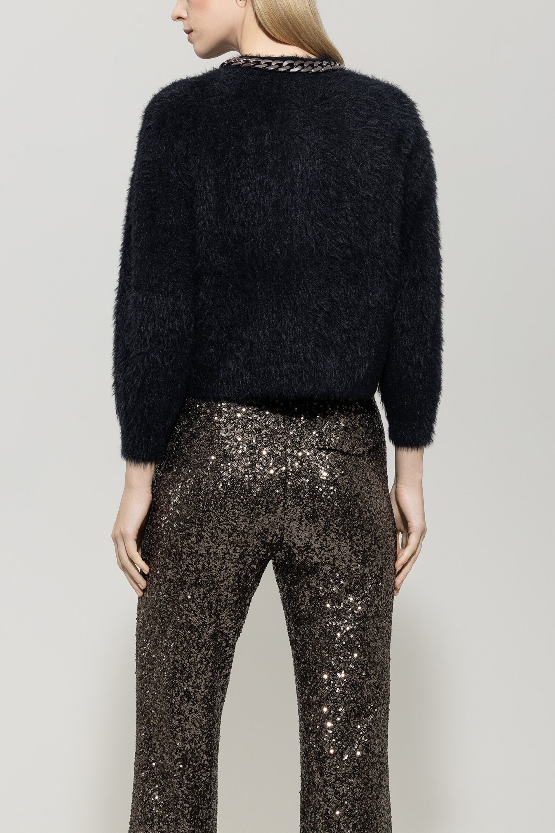 Cardigan mit Chunky-Chain - deep black - Standard | Model Rück