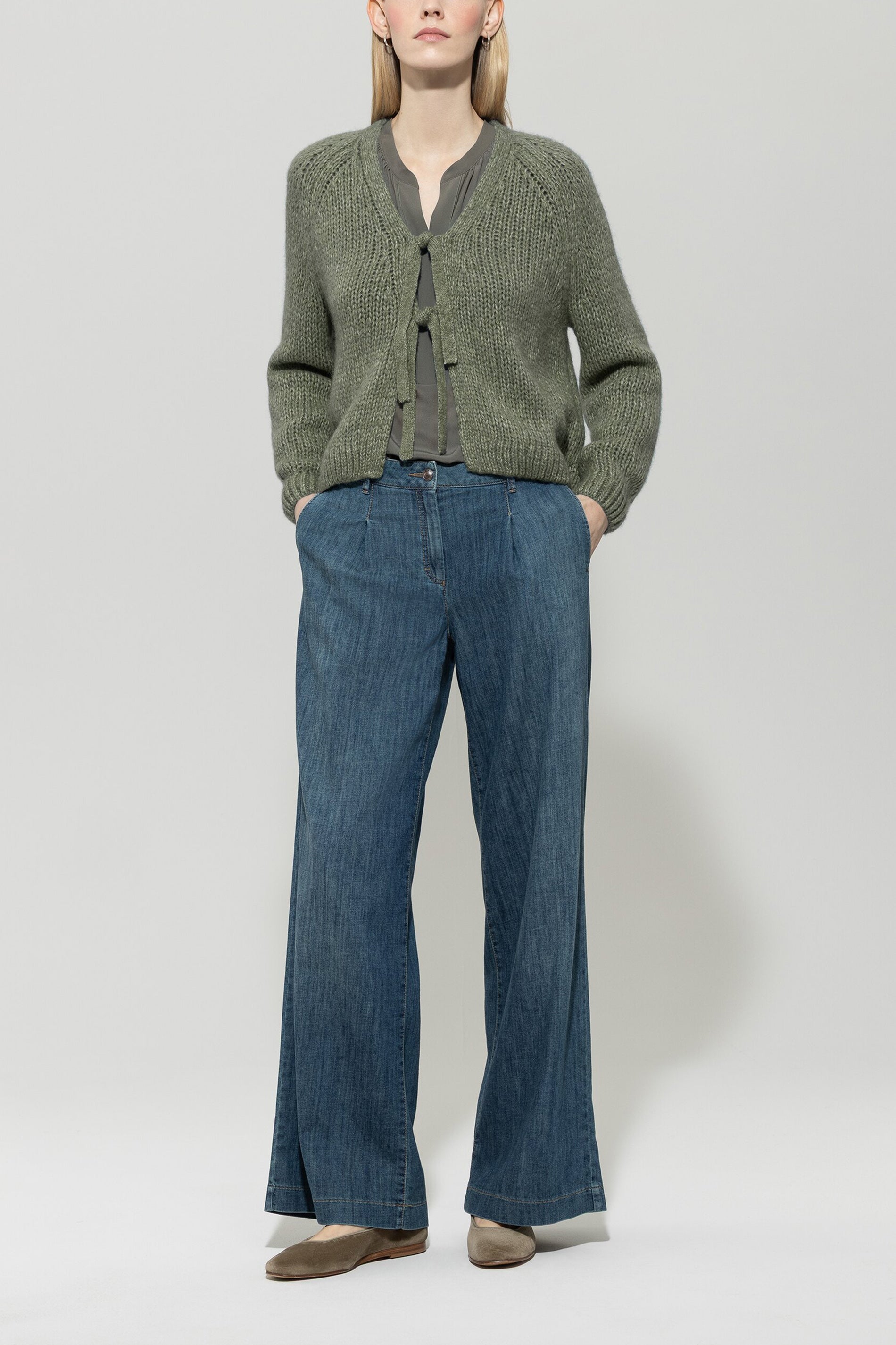 Cardigan mit Schleifendetails - cool khaki - Standard | Model Front