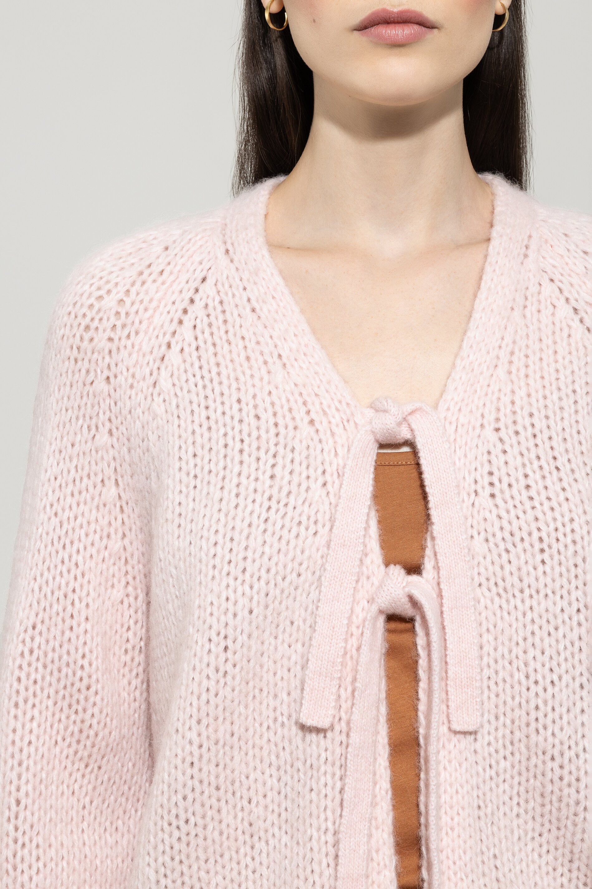 Cardigan mit Schleifendetails - creamy powder - Standard | Model Detail
