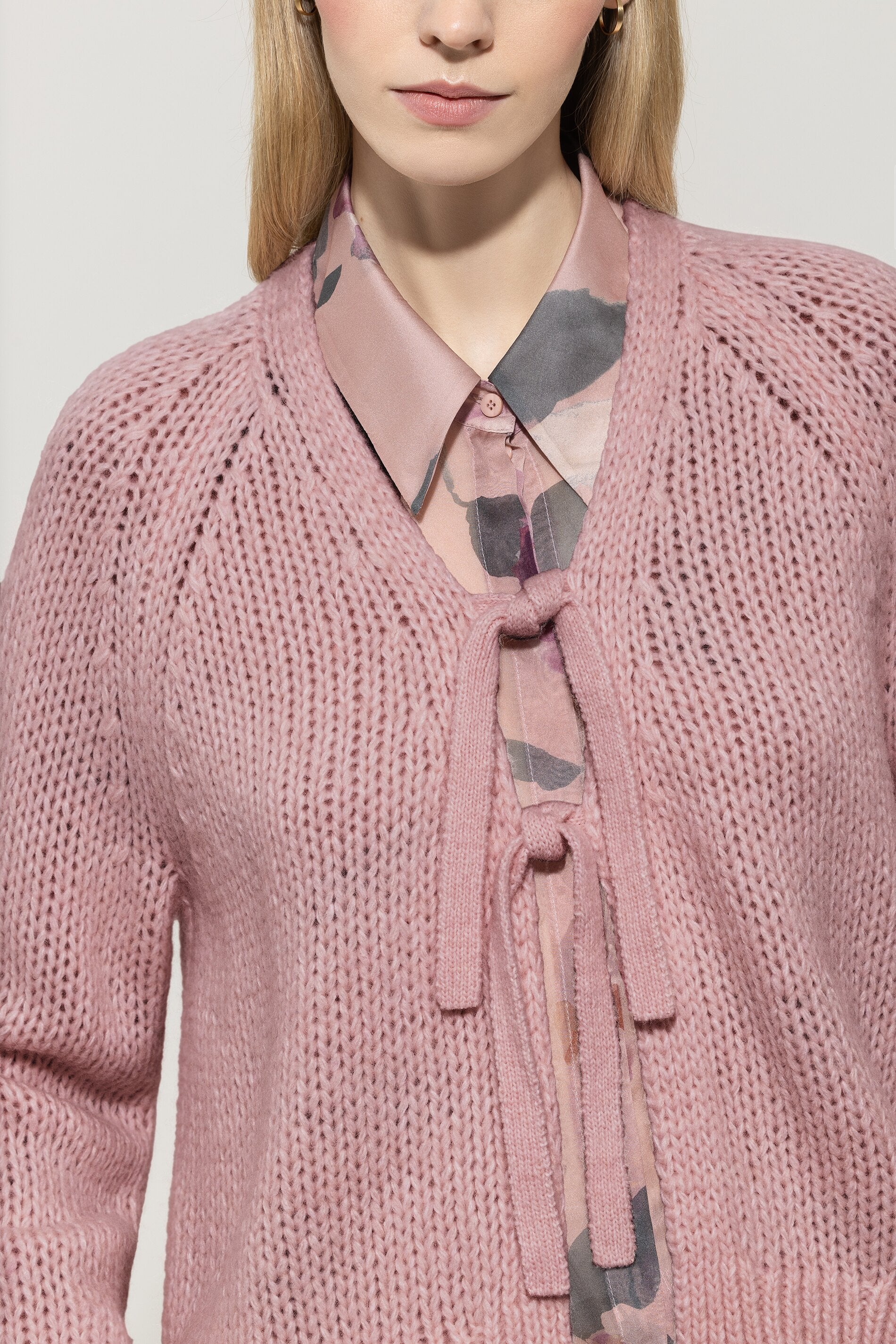 Cardigan mit Schleifendetails - rosewood - Standard | Model Detail