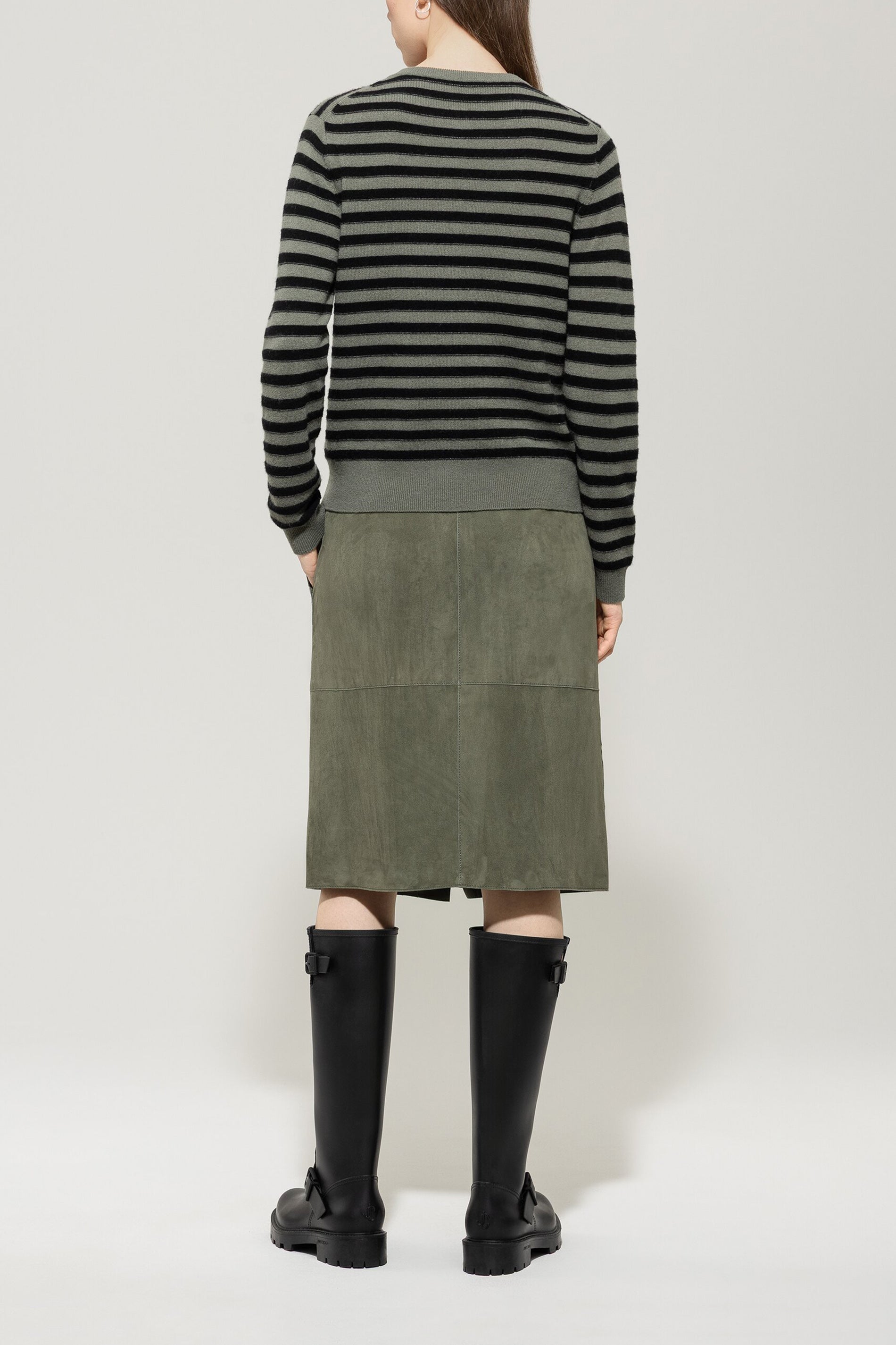 Cardigan aus Kaschmir-Mix - cool khaki / deep black - Standard | Model Rück