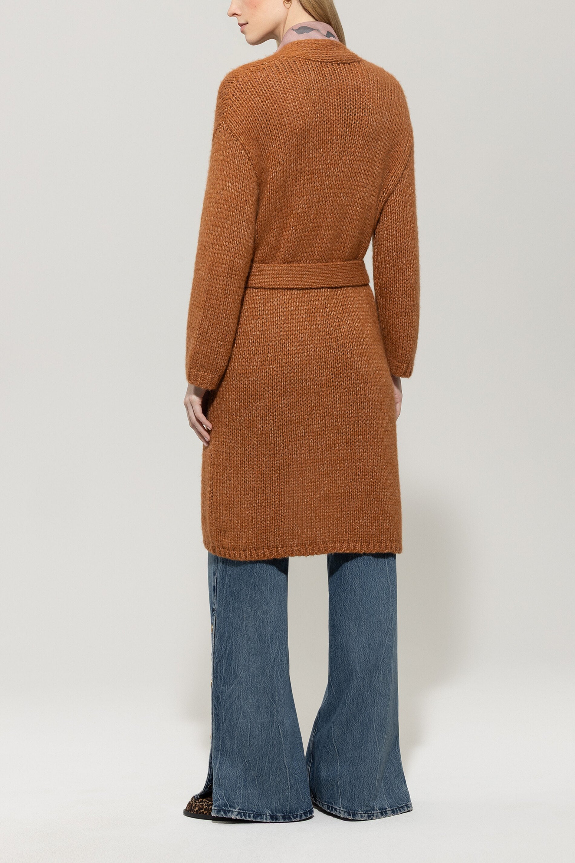 Long-Mantel mit Bindegürtel - cinnamon - Standard | Model Rück