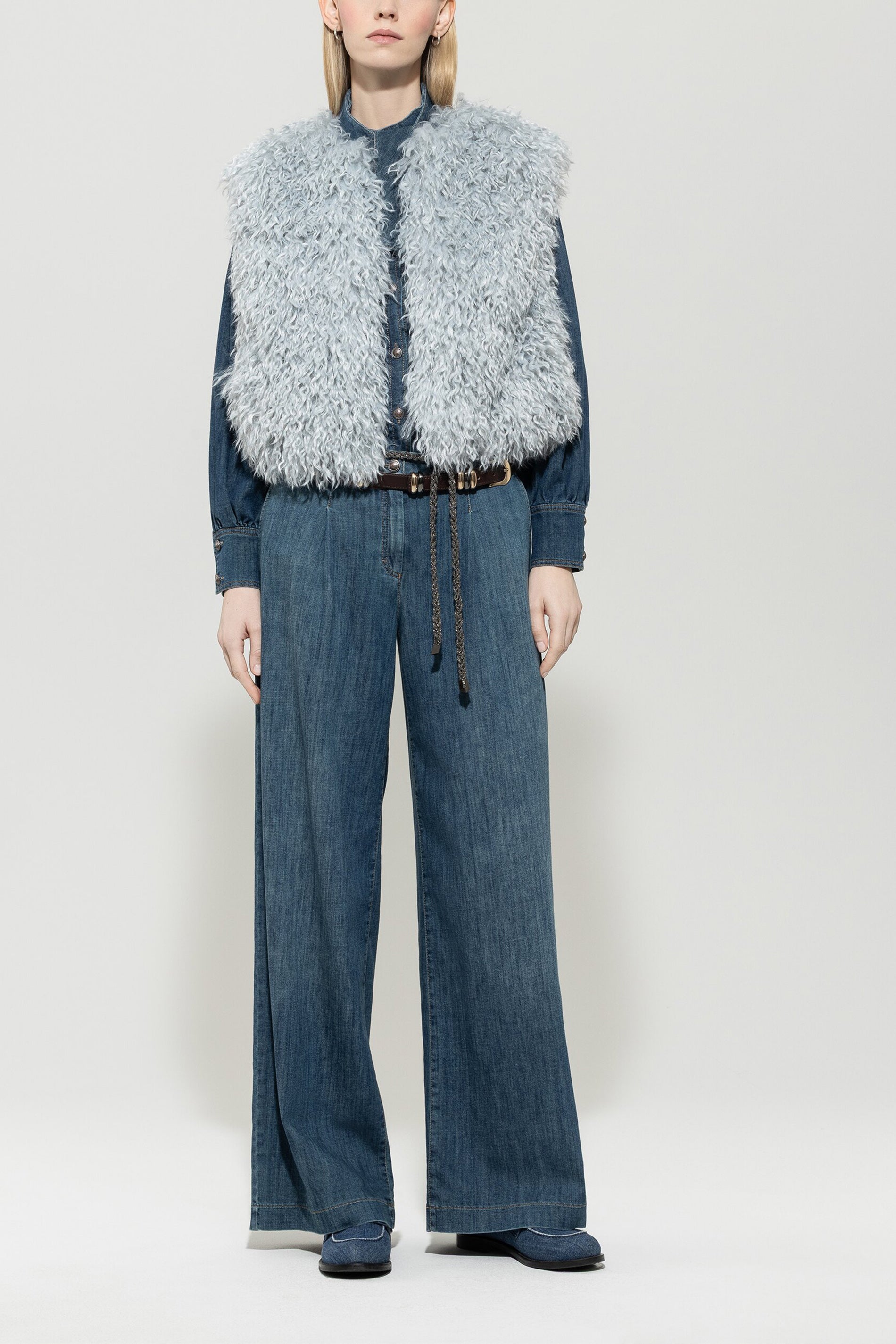 Weste in Fell-Optik - light blue - Standard | Model Front