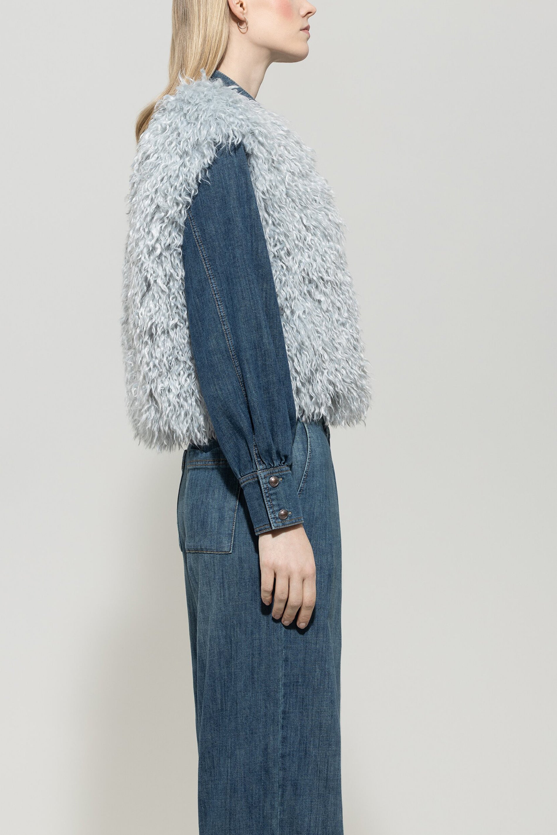 Weste in Fell-Optik - light blue - Standard | Model Seite