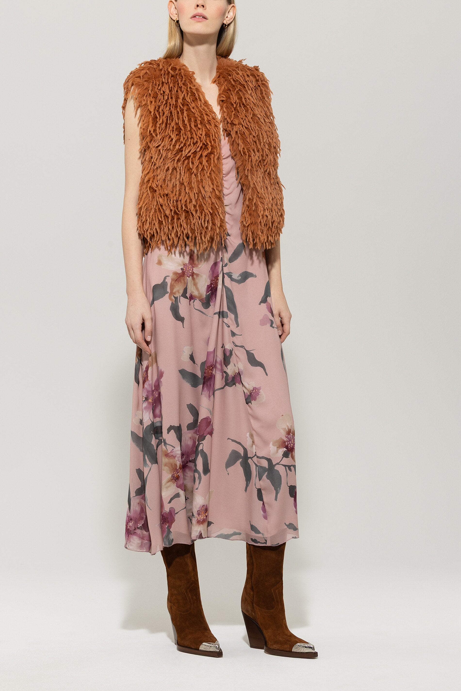 Weste in Feder-Optik - cinnamon - Standard | Model Front