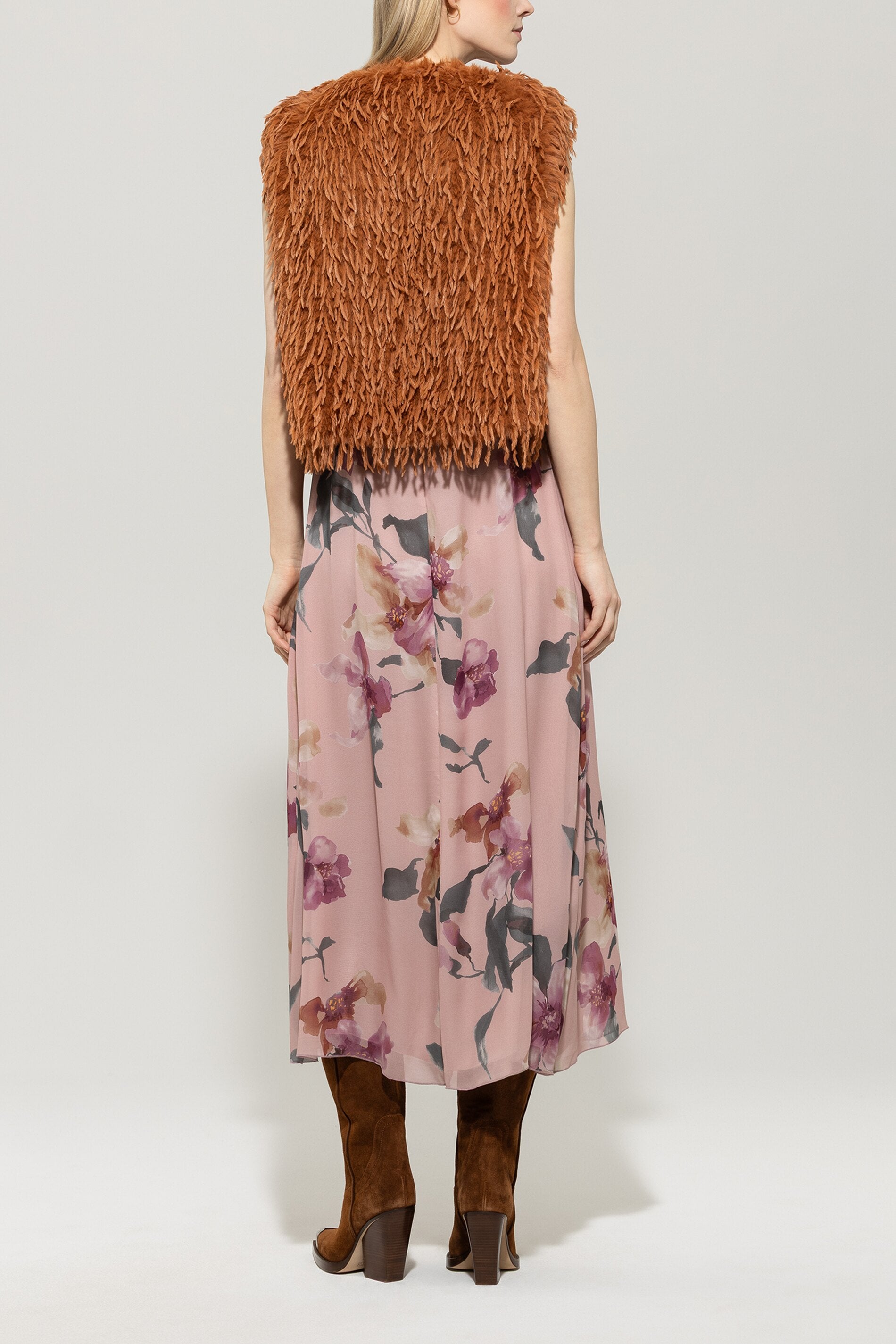 Weste in Feder-Optik - cinnamon - Standard | Model Rück