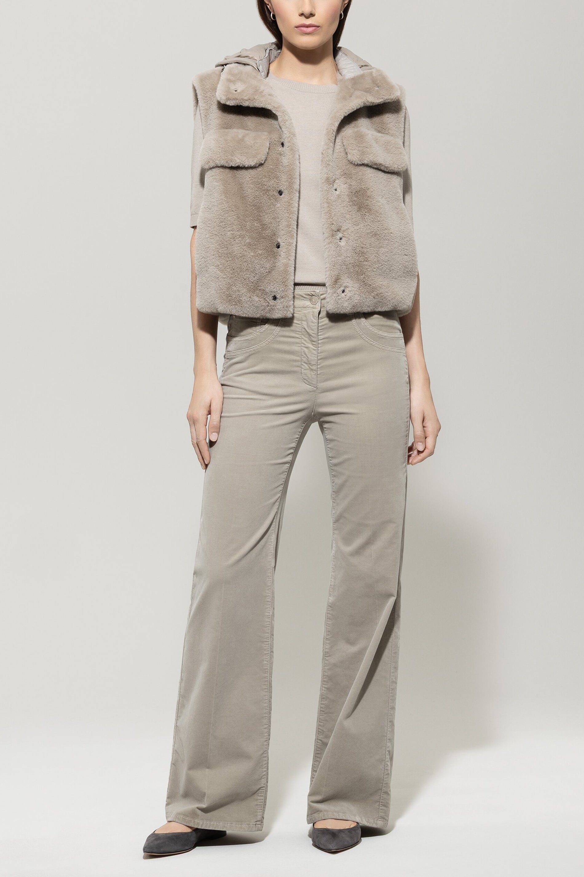 Weste in Fell-Optik - oyster - Standard | Model Front