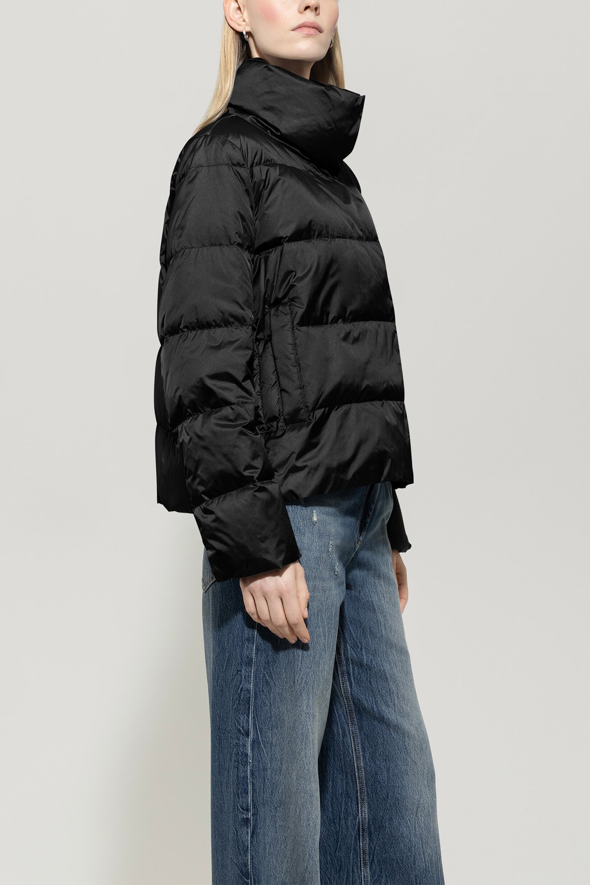 Outdoor-Daunenjacke - deep black - Standard | Model Seite