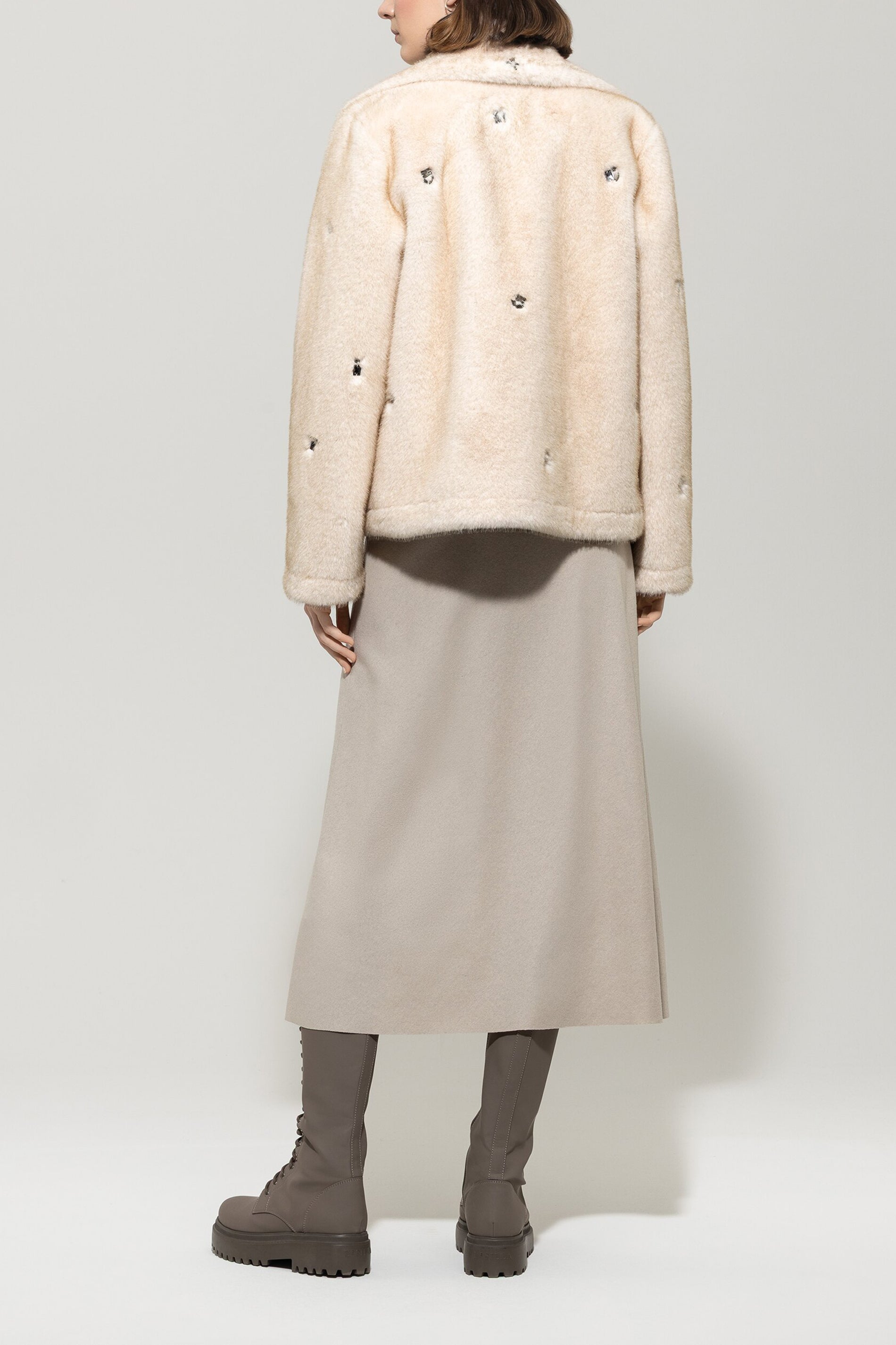 Jacke in Fell-Optik - cream - mit Applikation | Model Rück