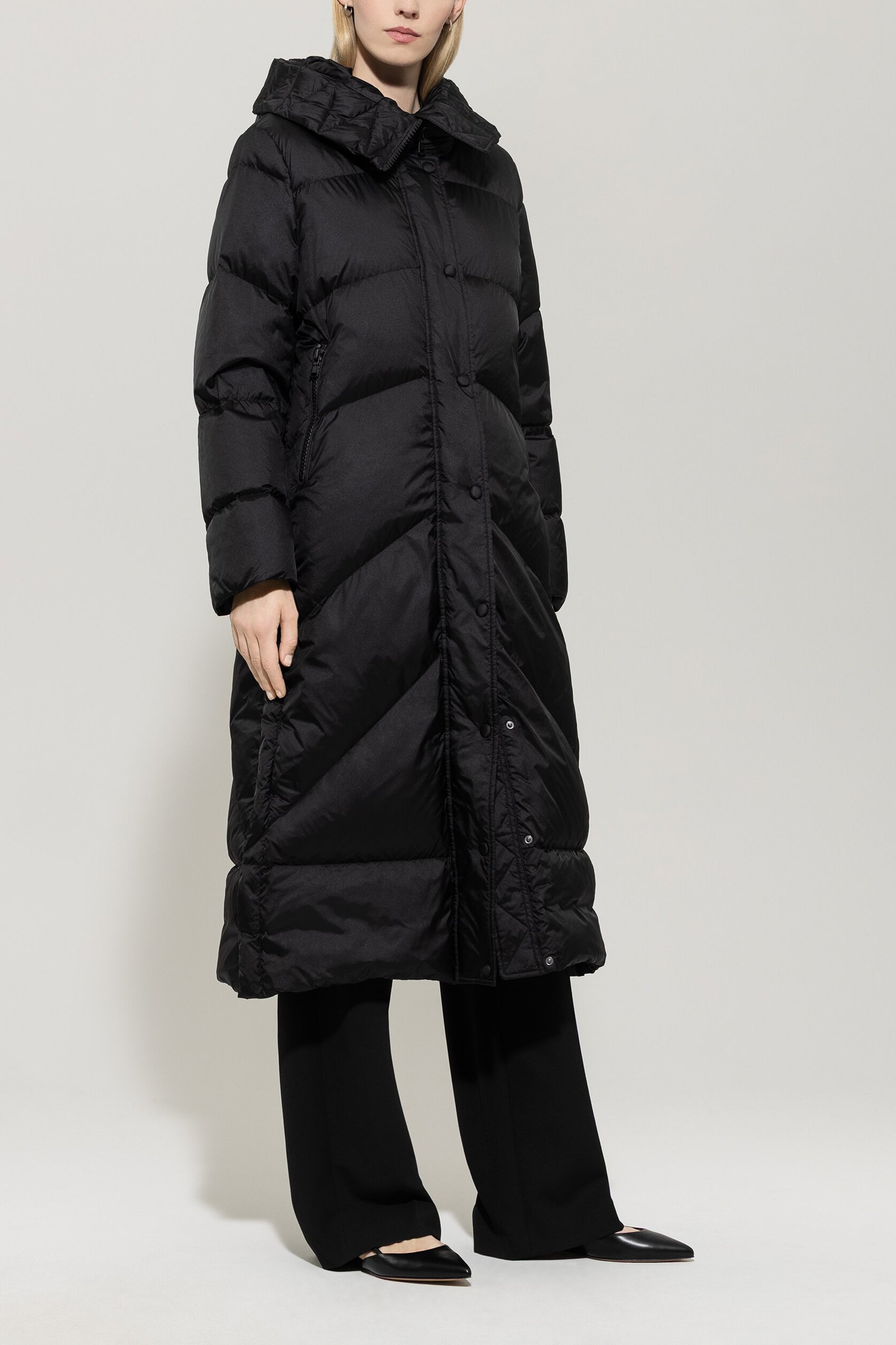 Outdoor-Daunenmantel - deep black - Standard | Model Front