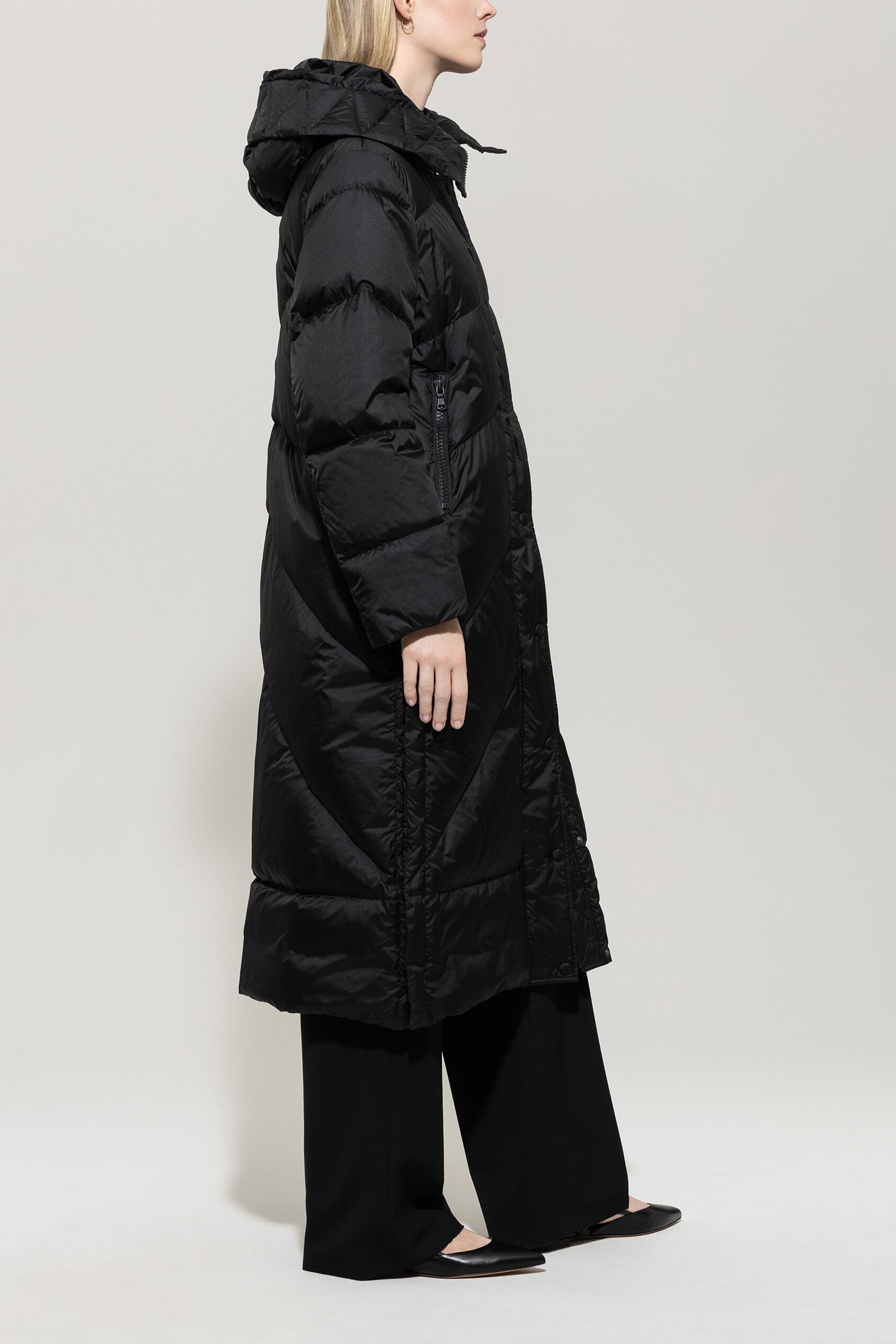 Outdoor-Daunenmantel - deep black - Standard | Model Seite