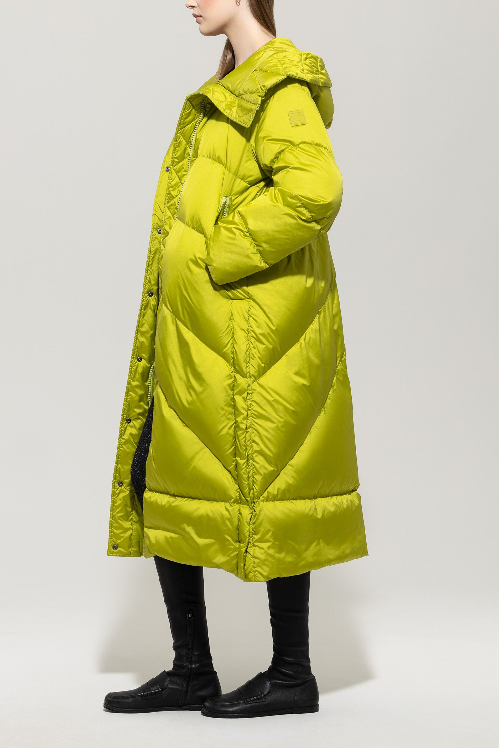 Outdoor-Daunenmantel - acid green - Standard | Model Seite