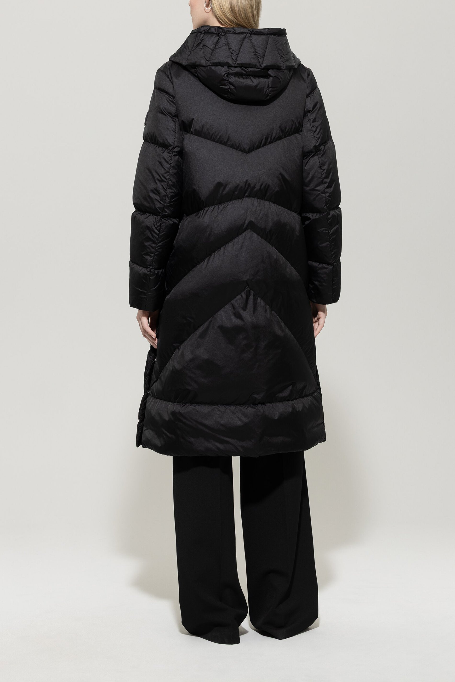 Outdoor-Daunenmantel - black - Standard | Model Rück