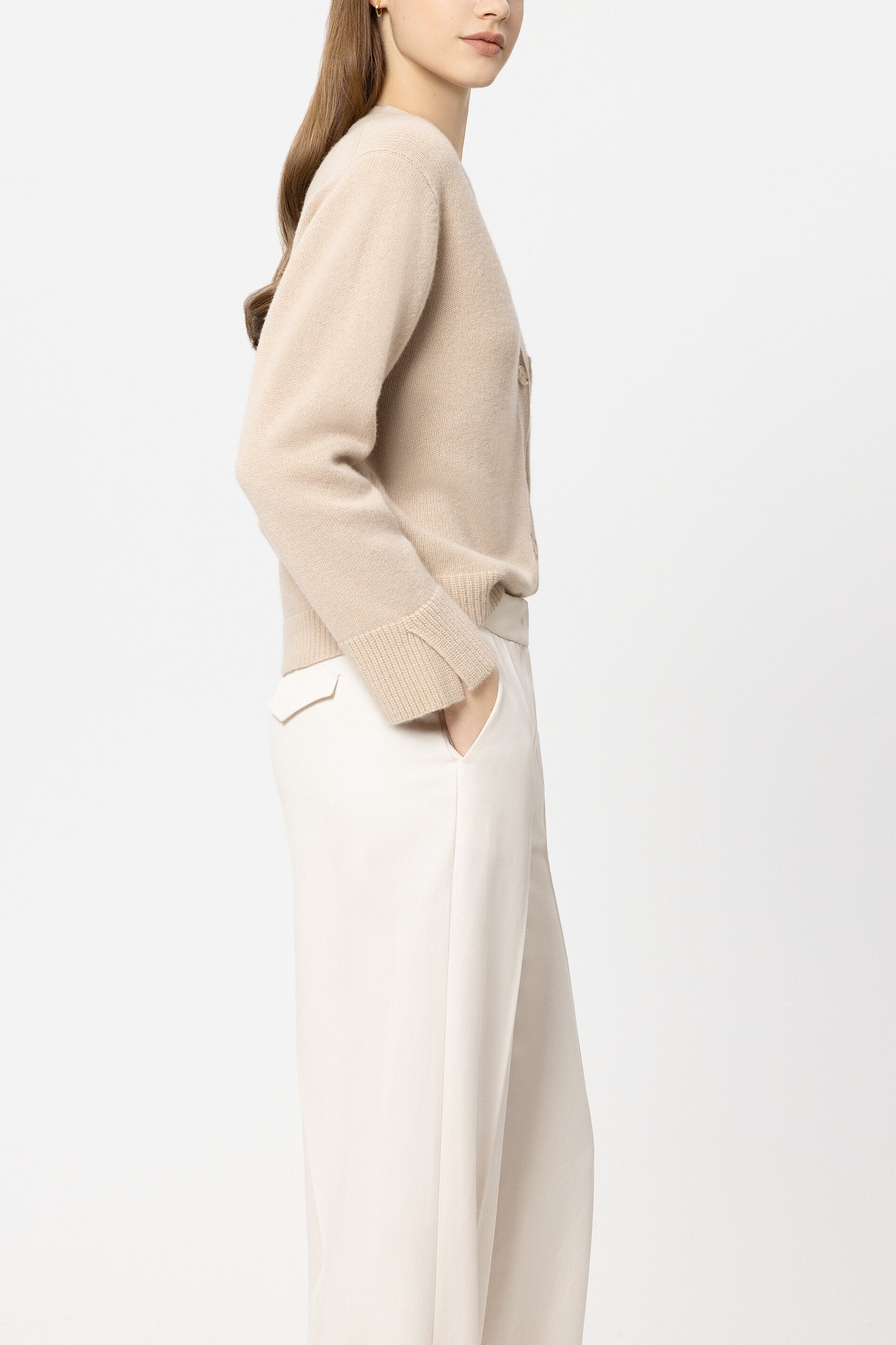 Cardigan aus Kaschmir-Mix - soft camel - Standard | Model Seite